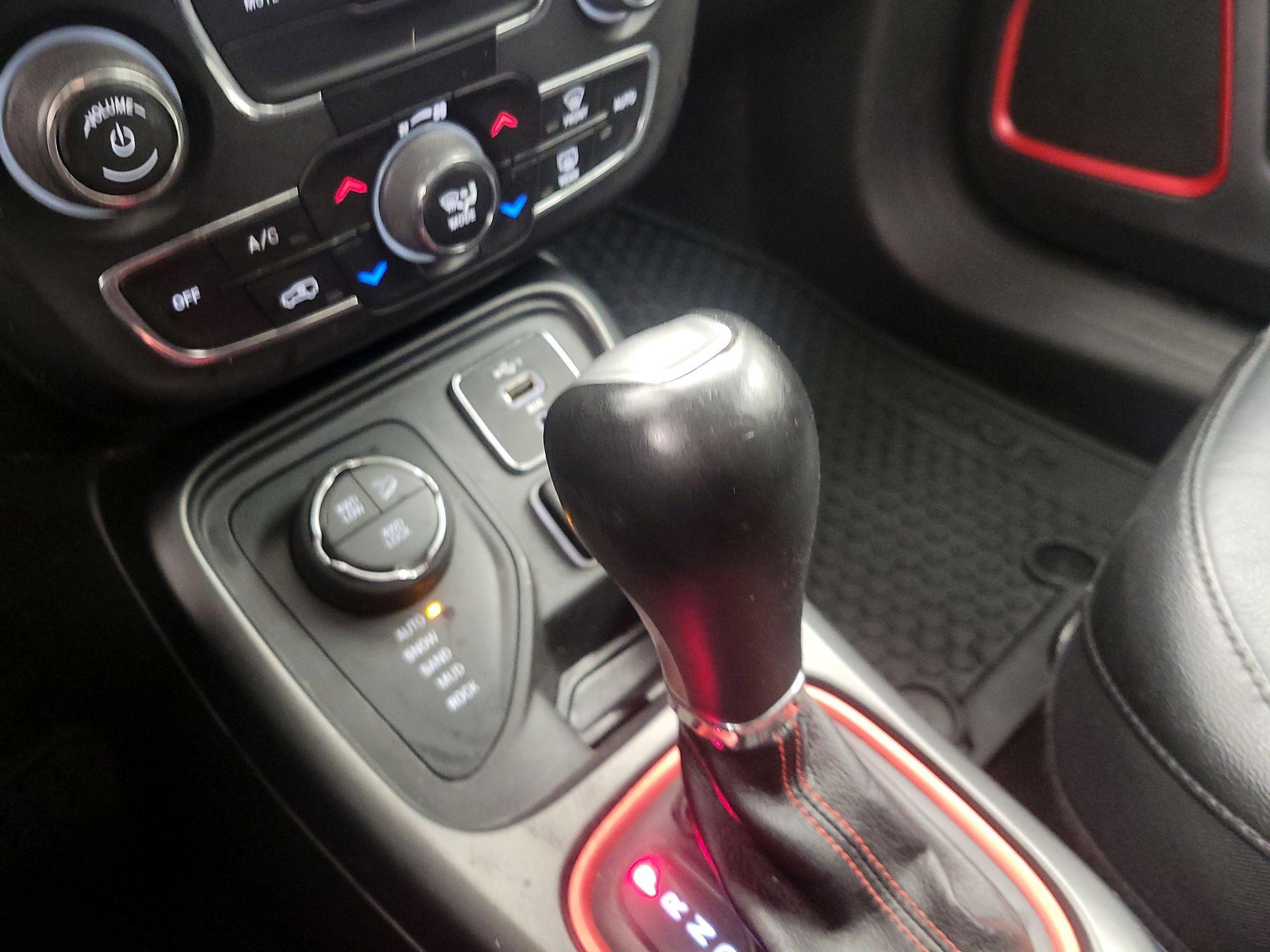 Thumbnail: 2020 Jeep Compass - 17