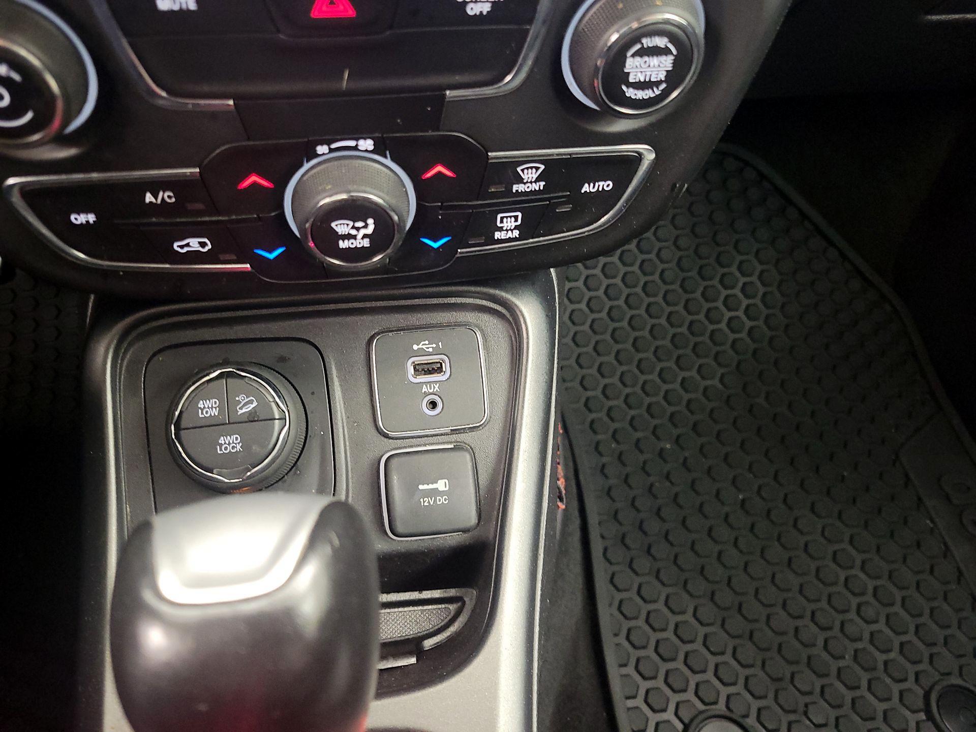 Thumbnail: 2020 Jeep Compass - 18