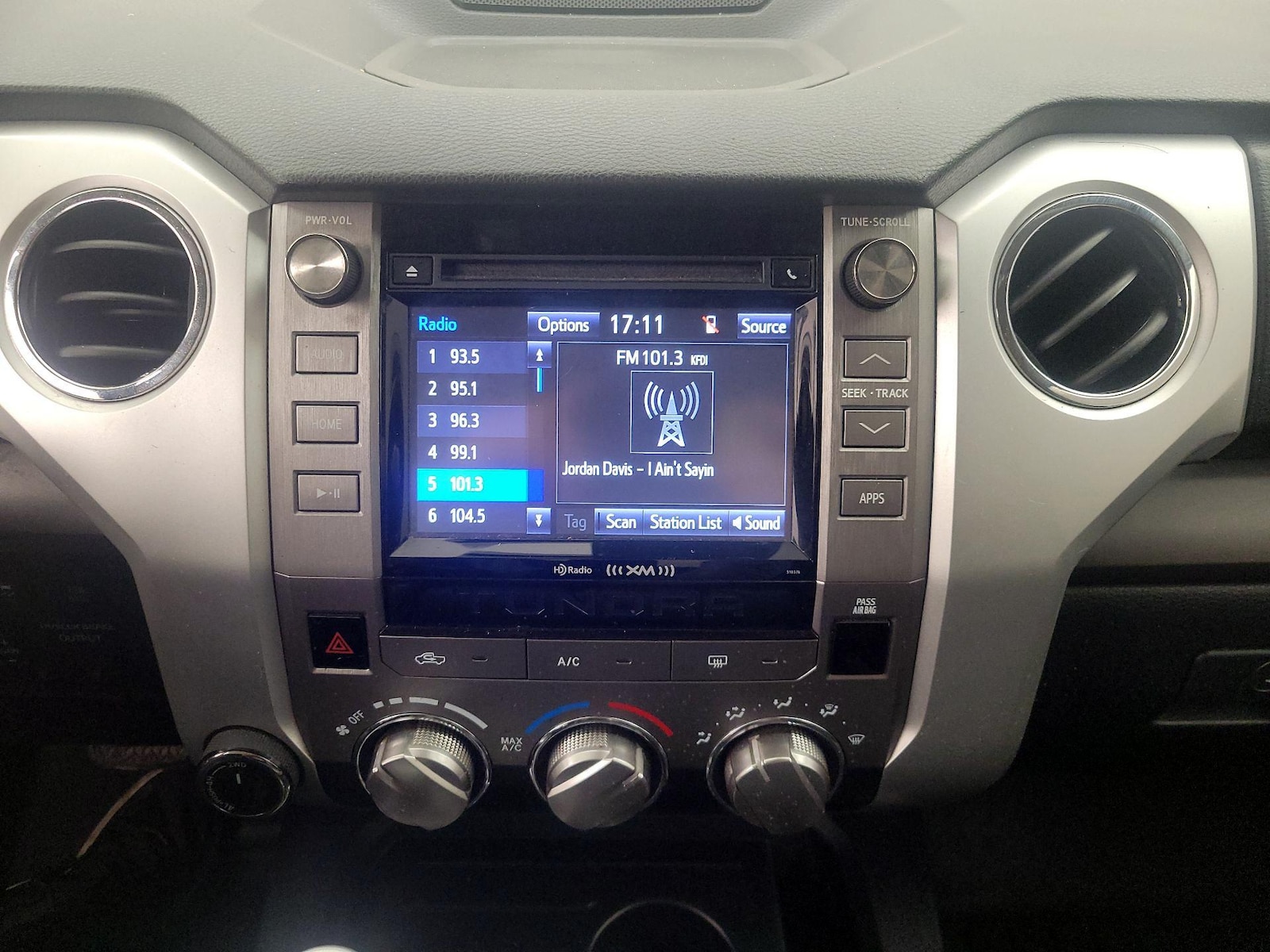 2019 Toyota Tundra SR5 - Photo 16
