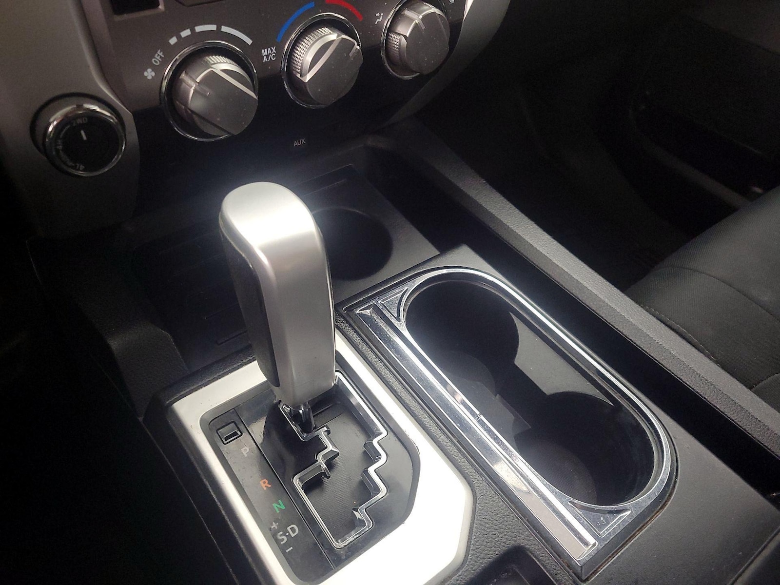 2019 Toyota Tundra SR5 - Photo 18