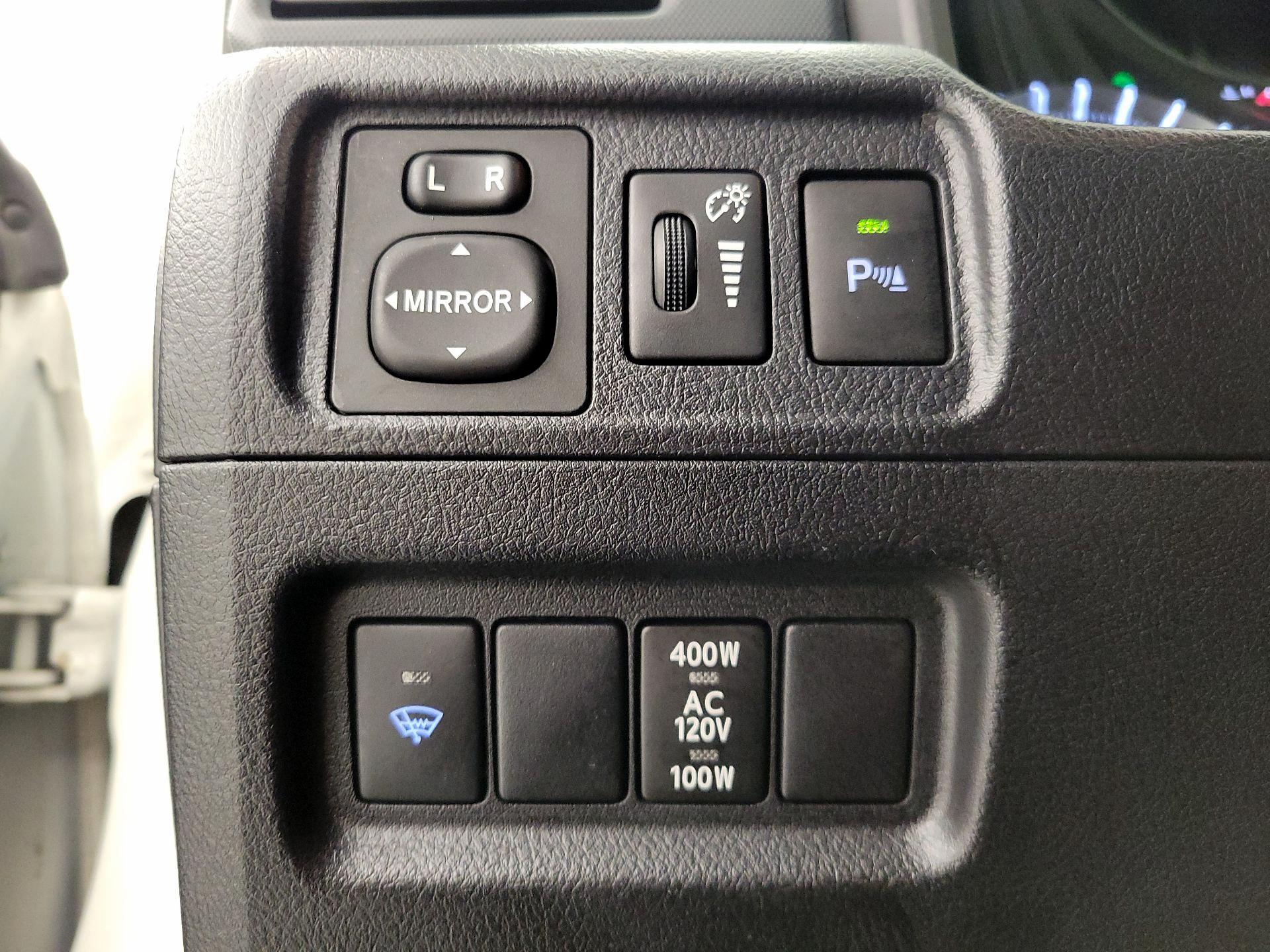 Thumbnail: 2015 Toyota 4Runner - 13