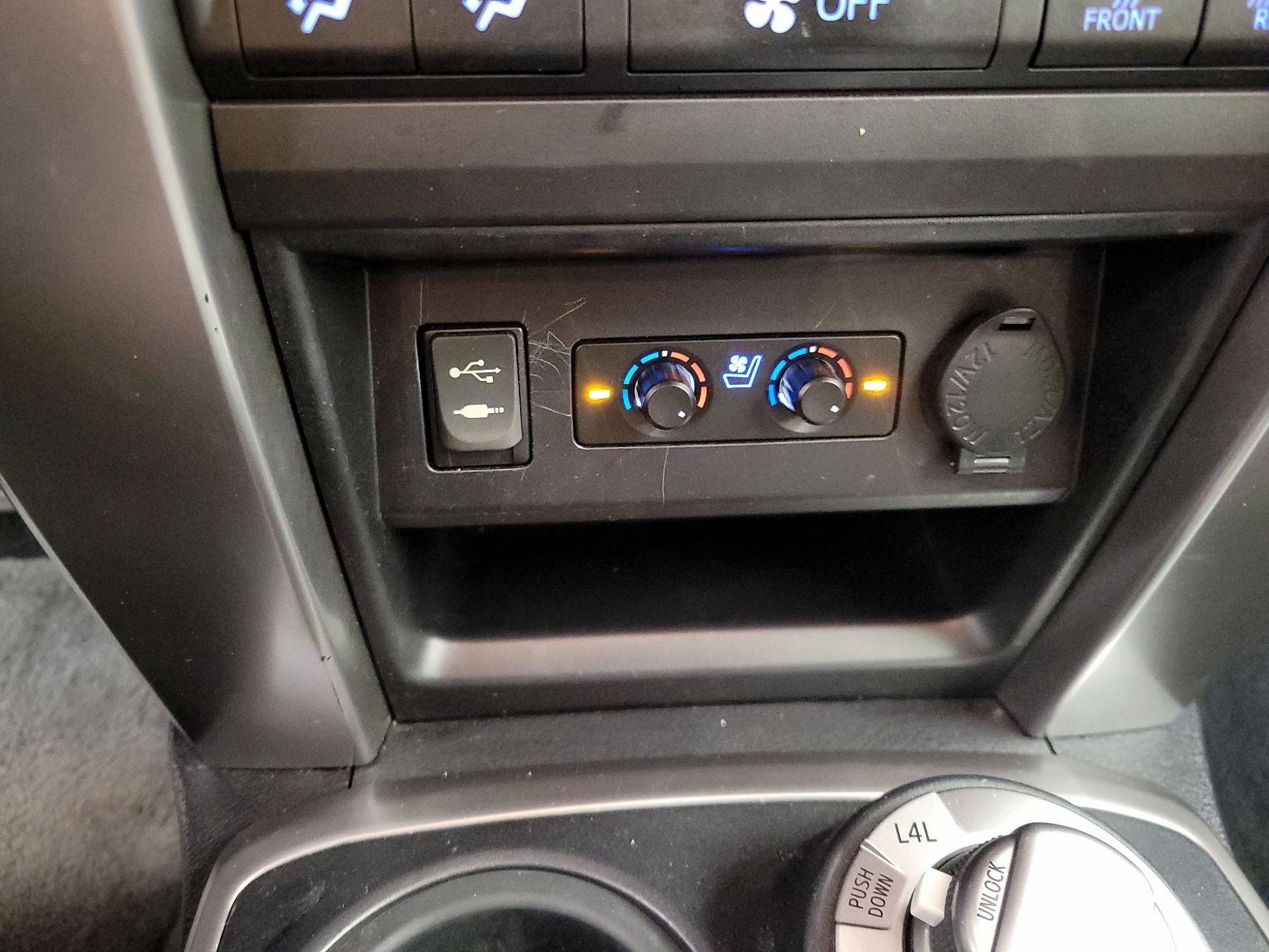 Thumbnail: 2015 Toyota 4Runner - 18