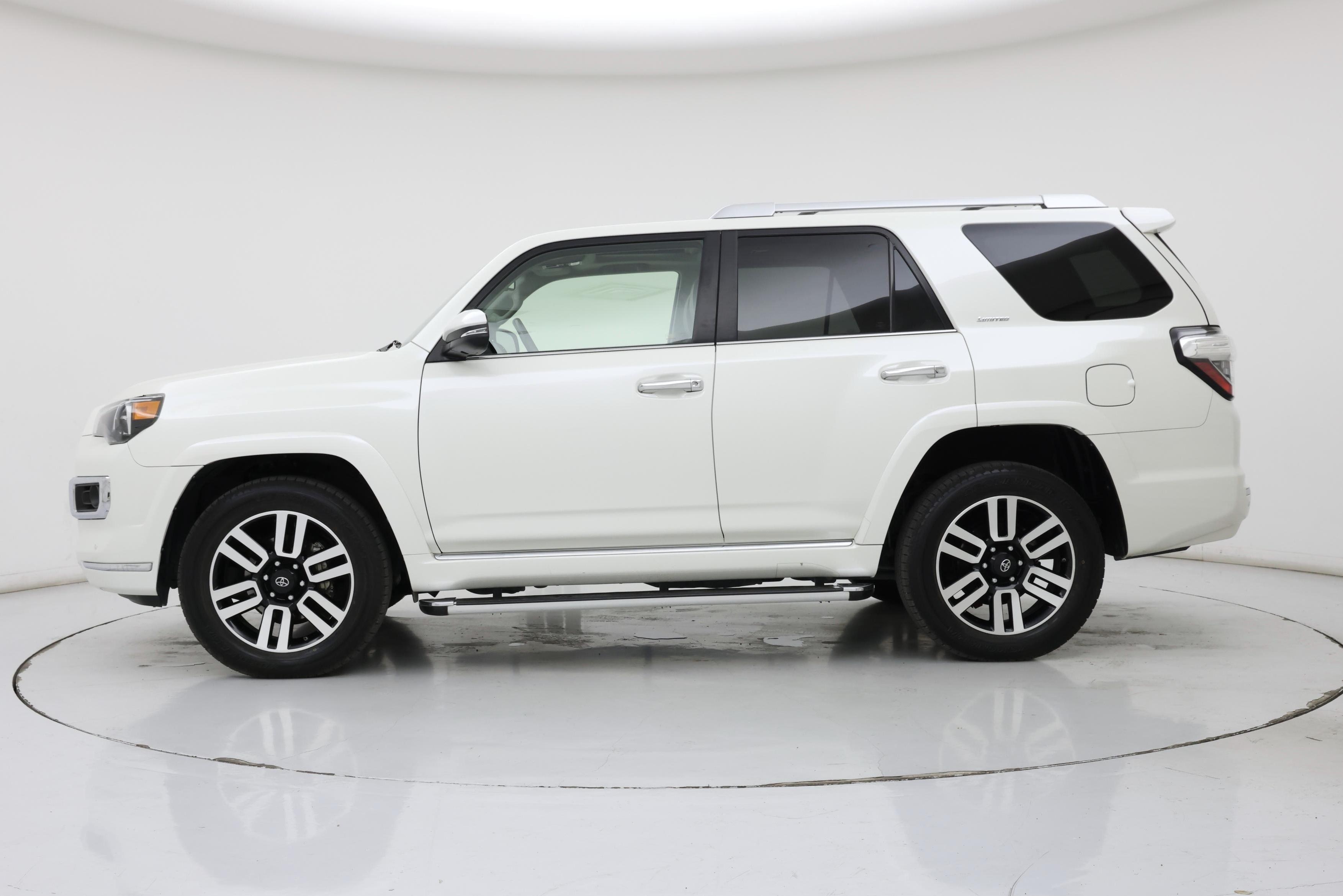 Thumbnail: 2015 Toyota 4Runner - 3