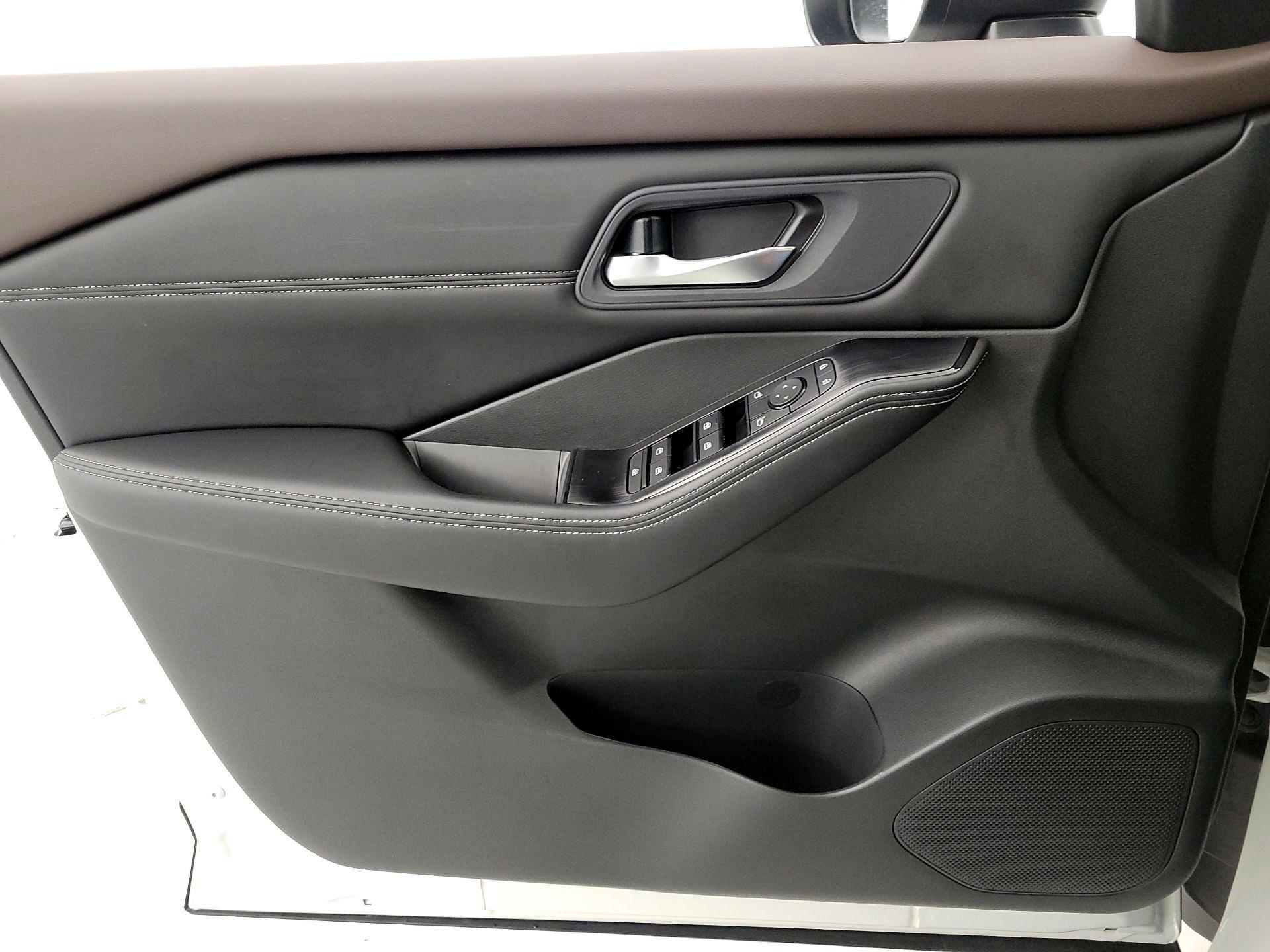 Thumbnail: 2023 Nissan Rogue - 12