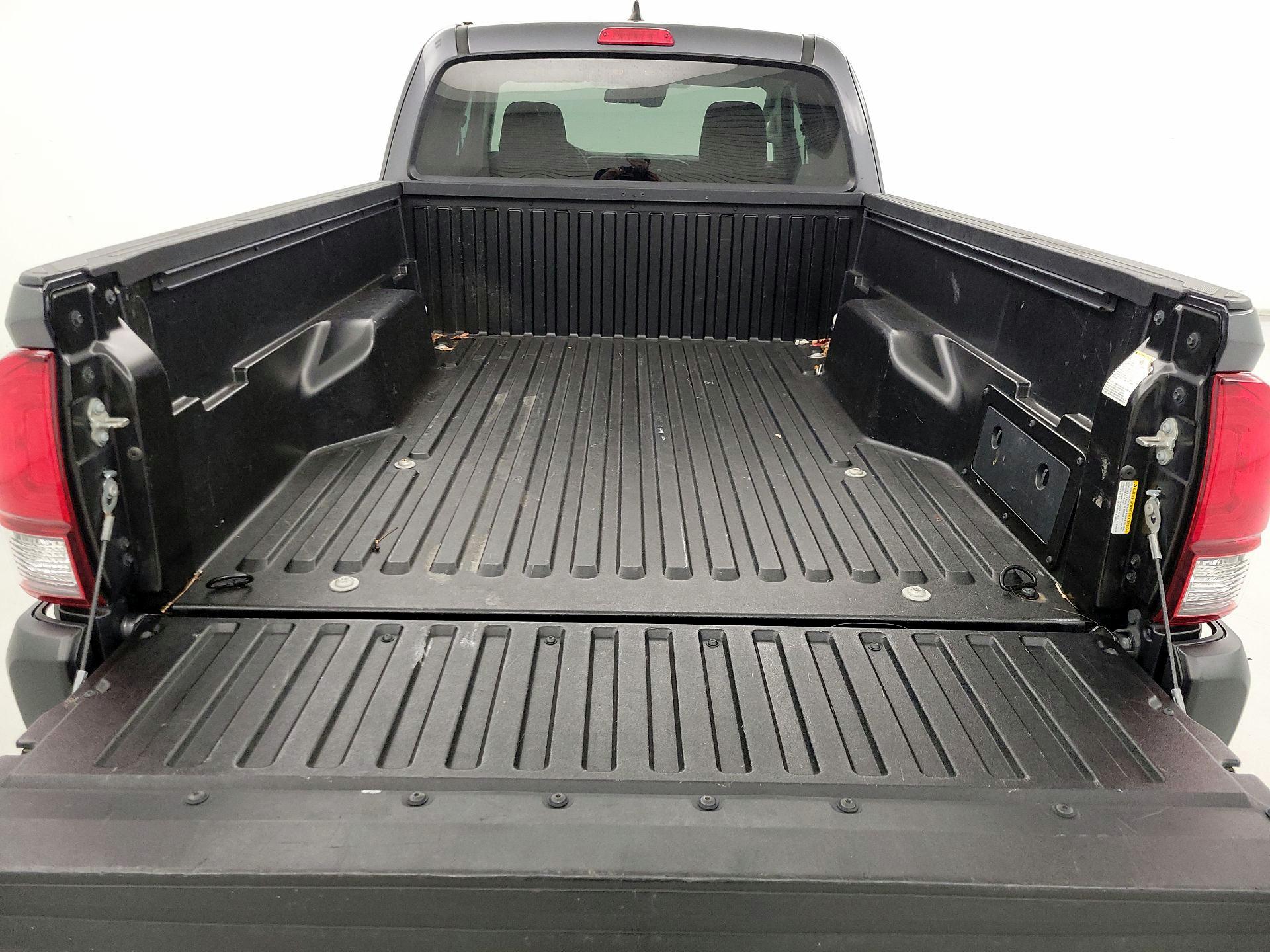 Thumbnail: 2019 Toyota Tacoma - 20