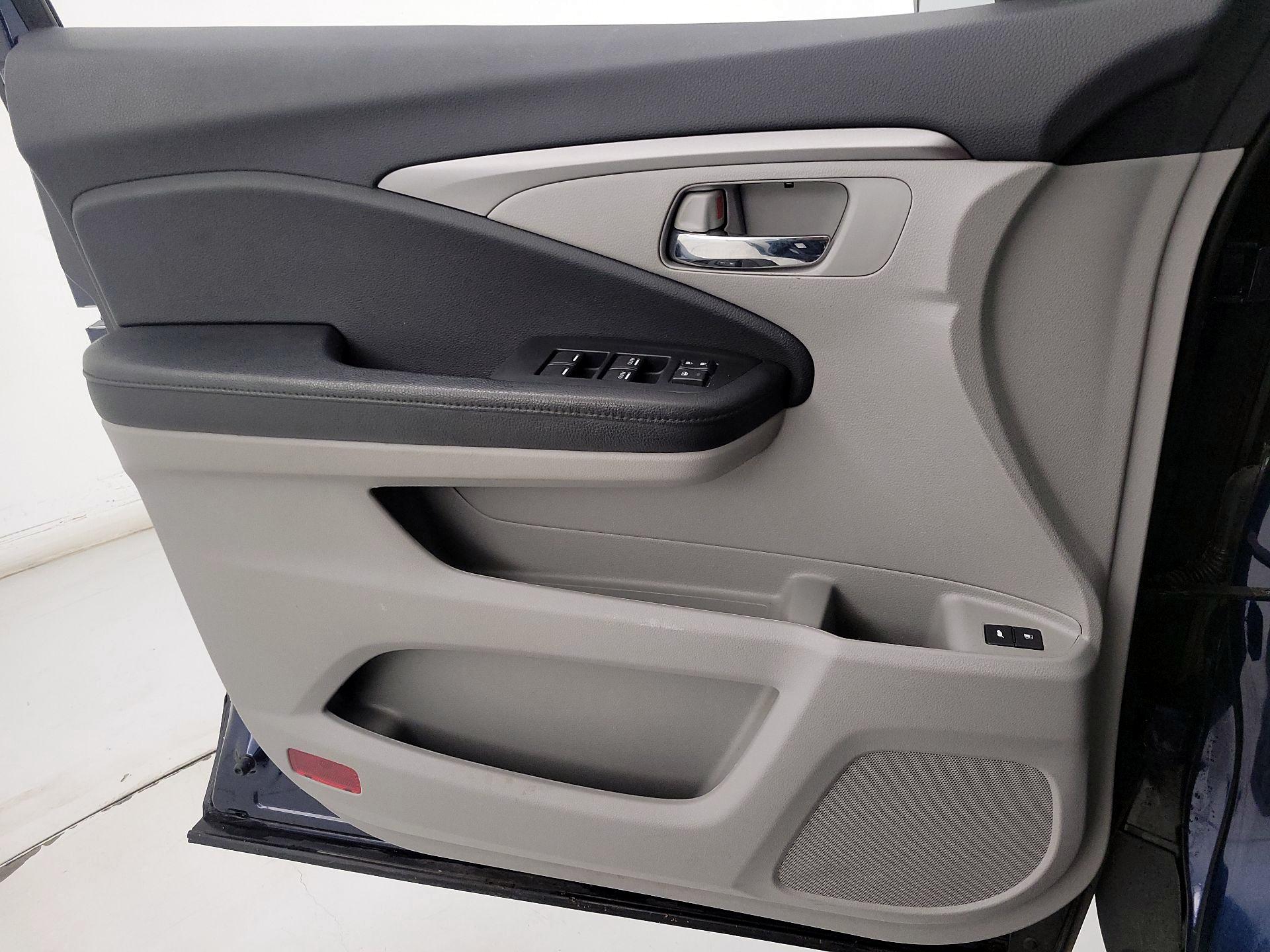 Thumbnail: 2018 Honda Pilot - 12