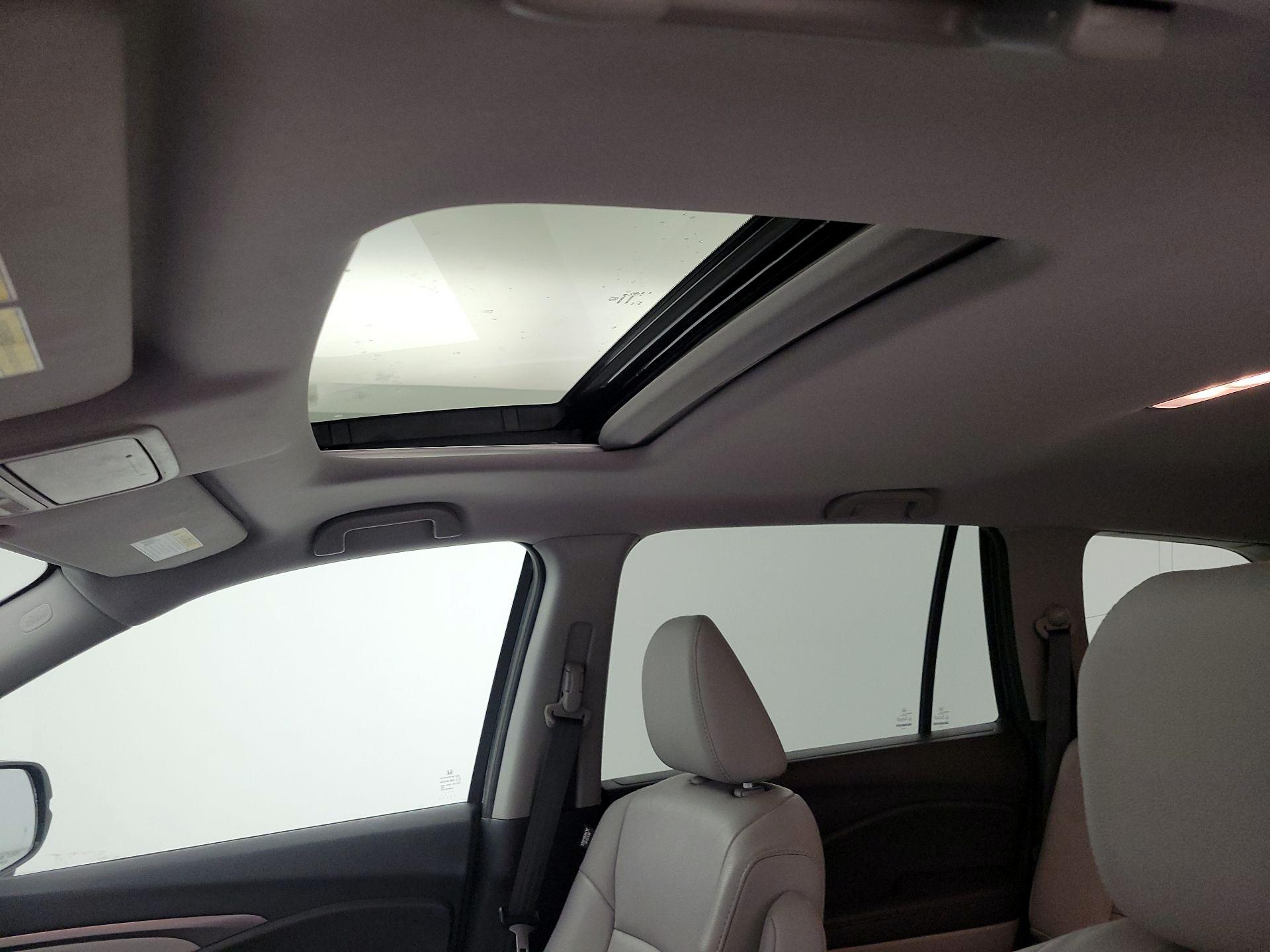 Thumbnail: 2018 Honda Pilot - 19