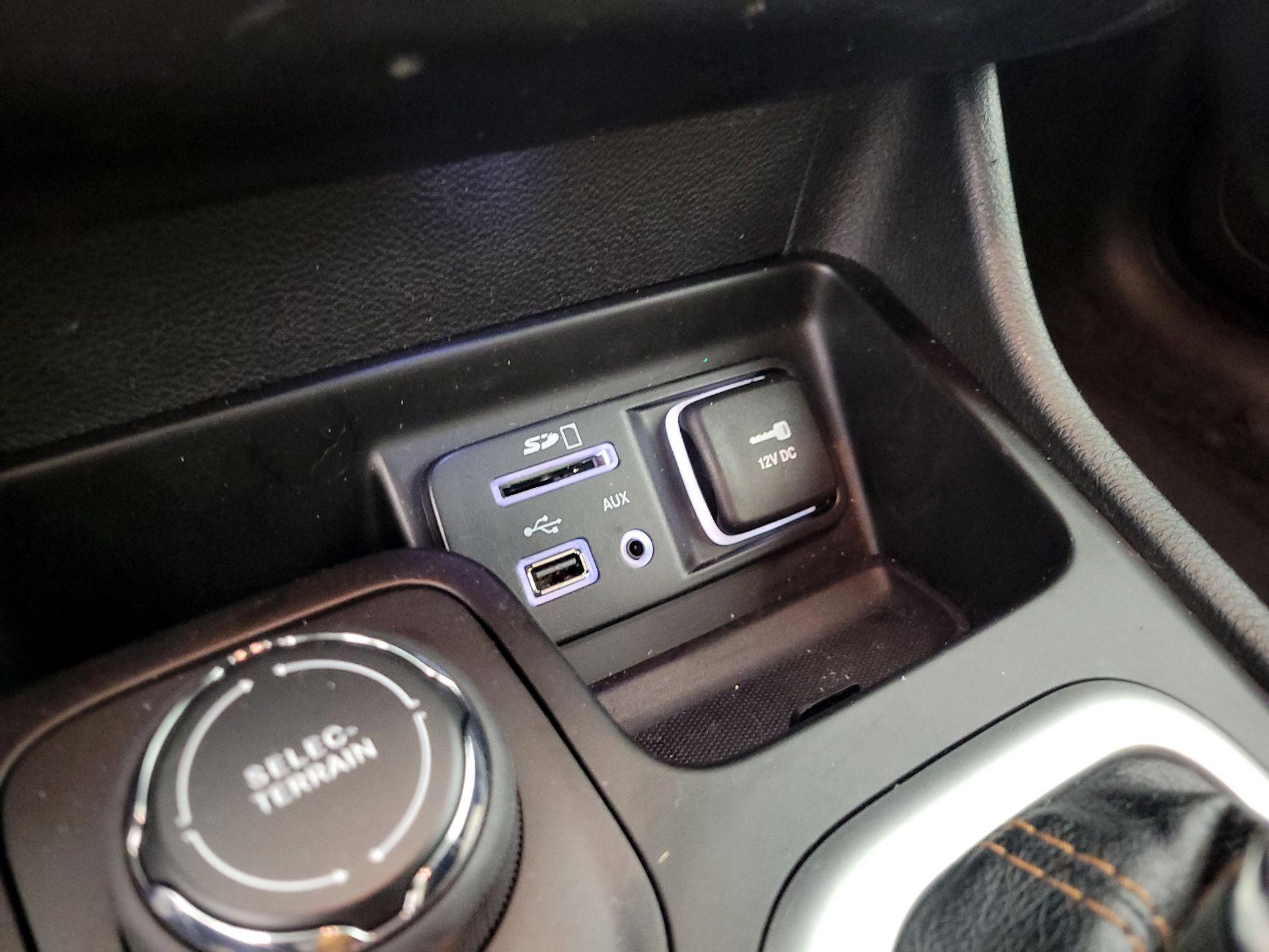 Thumbnail: 2015 Jeep Cherokee - 18