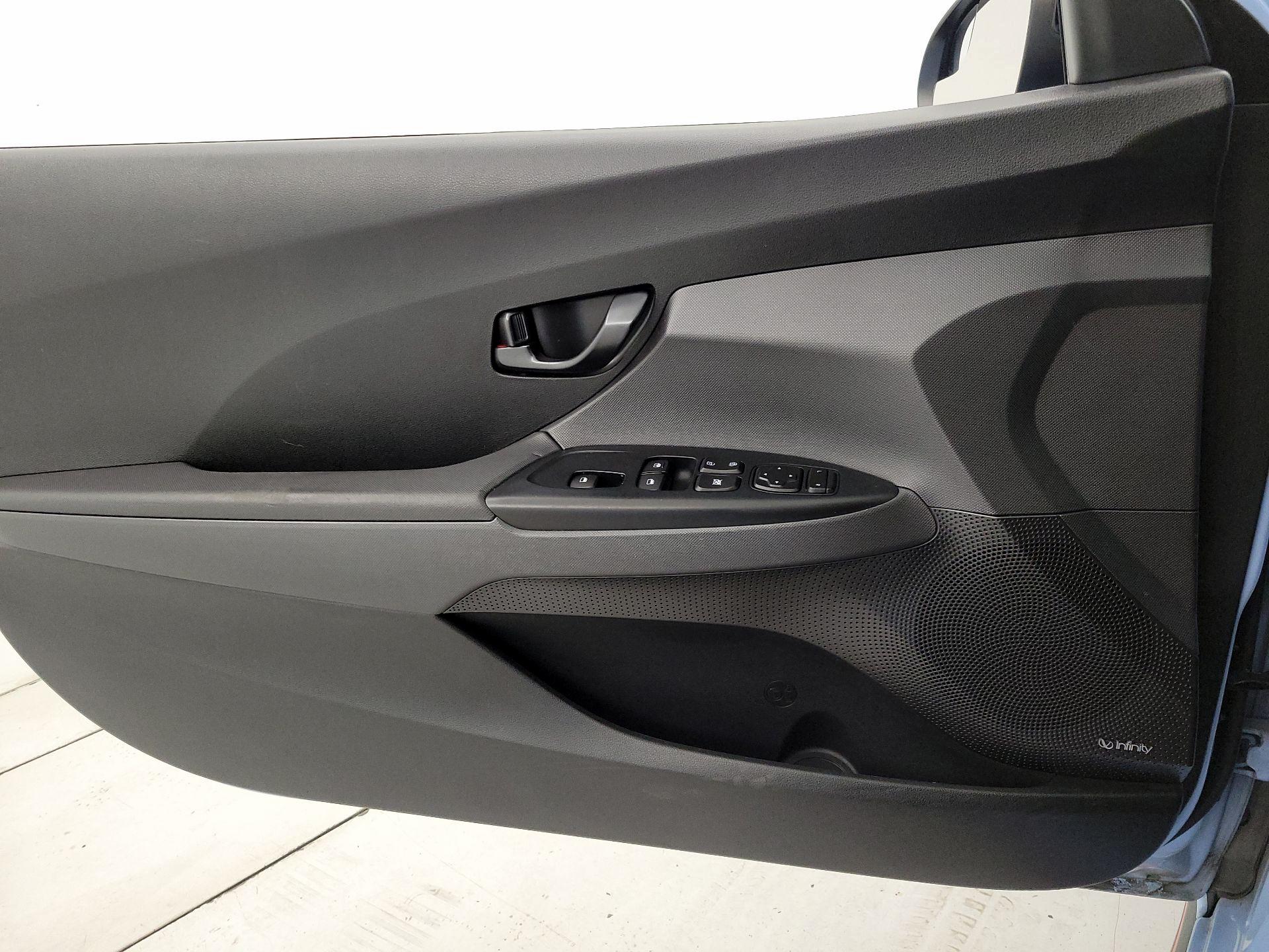 Thumbnail: 2020 Hyundai Veloster - 12