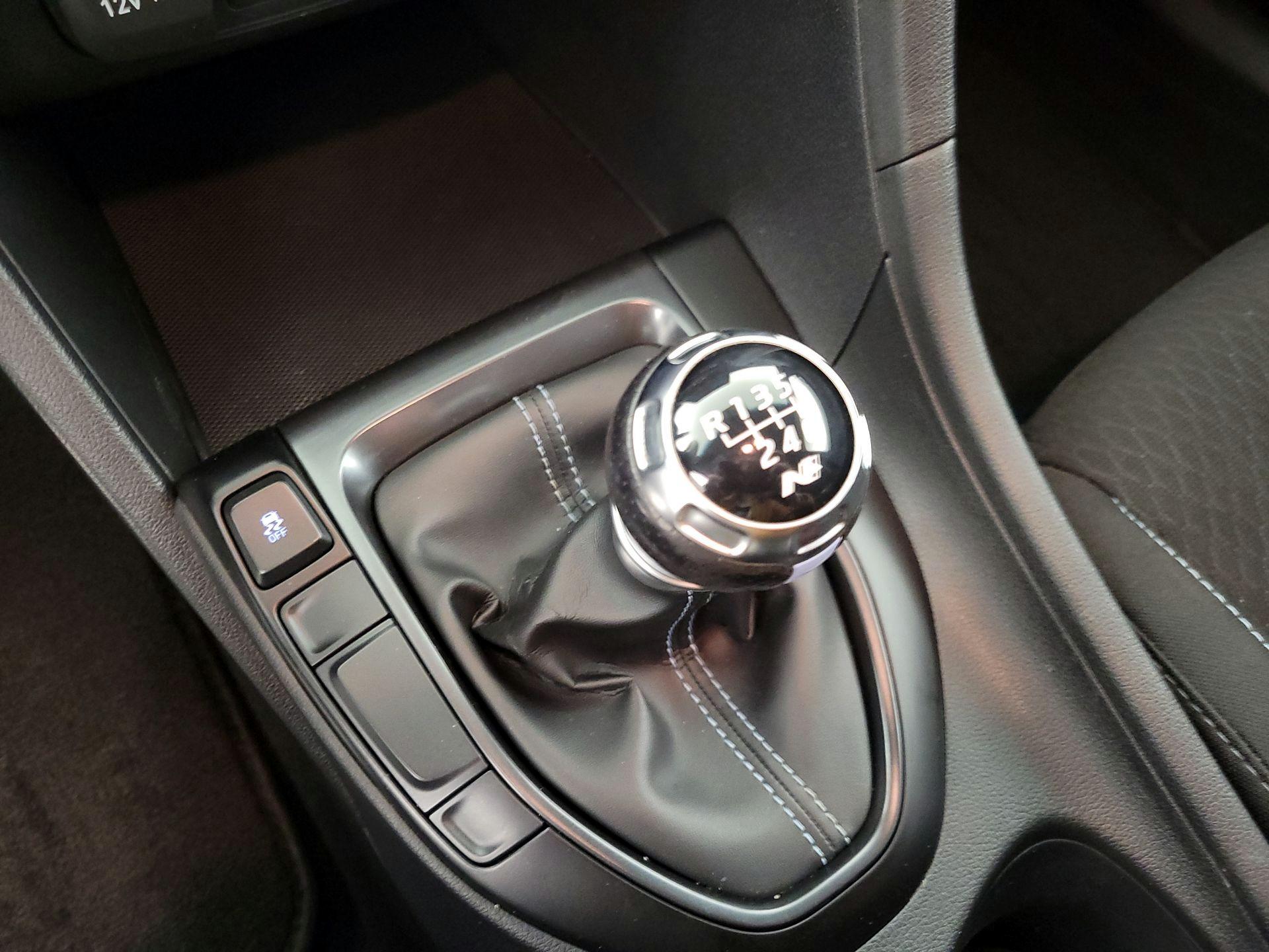 Thumbnail: 2020 Hyundai Veloster - 17