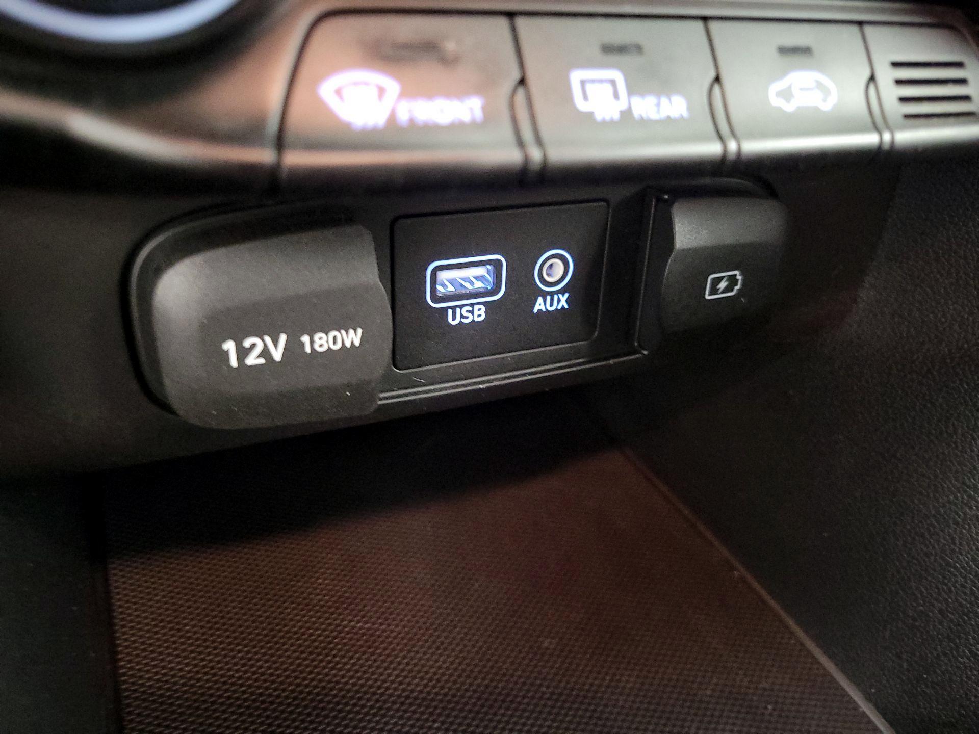 Thumbnail: 2020 Hyundai Veloster - 18