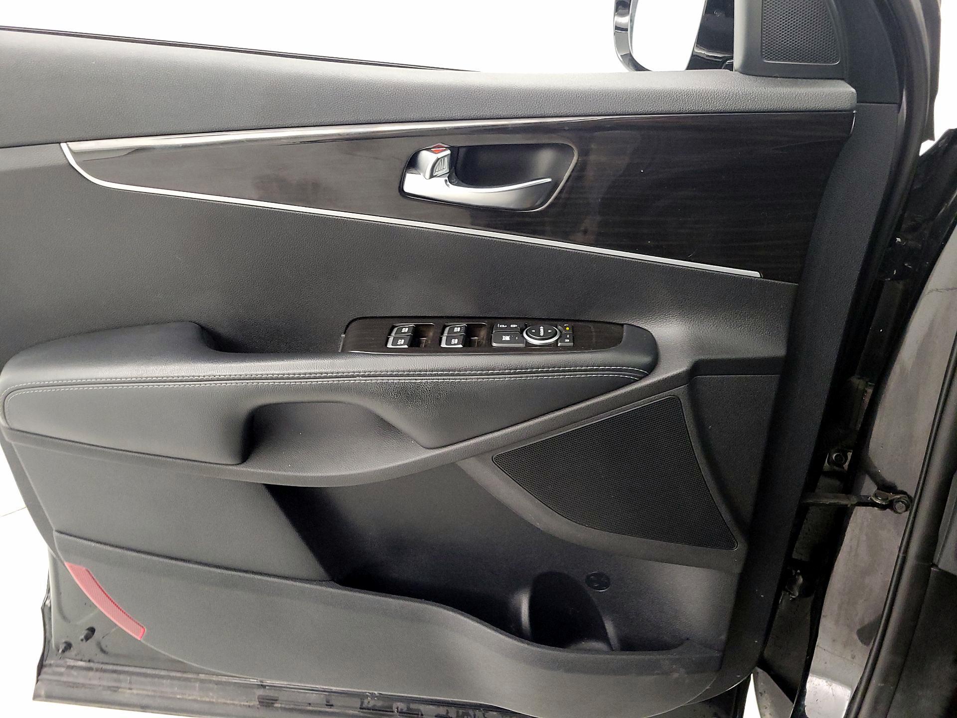 Thumbnail: 2020 Kia Sorento - 12