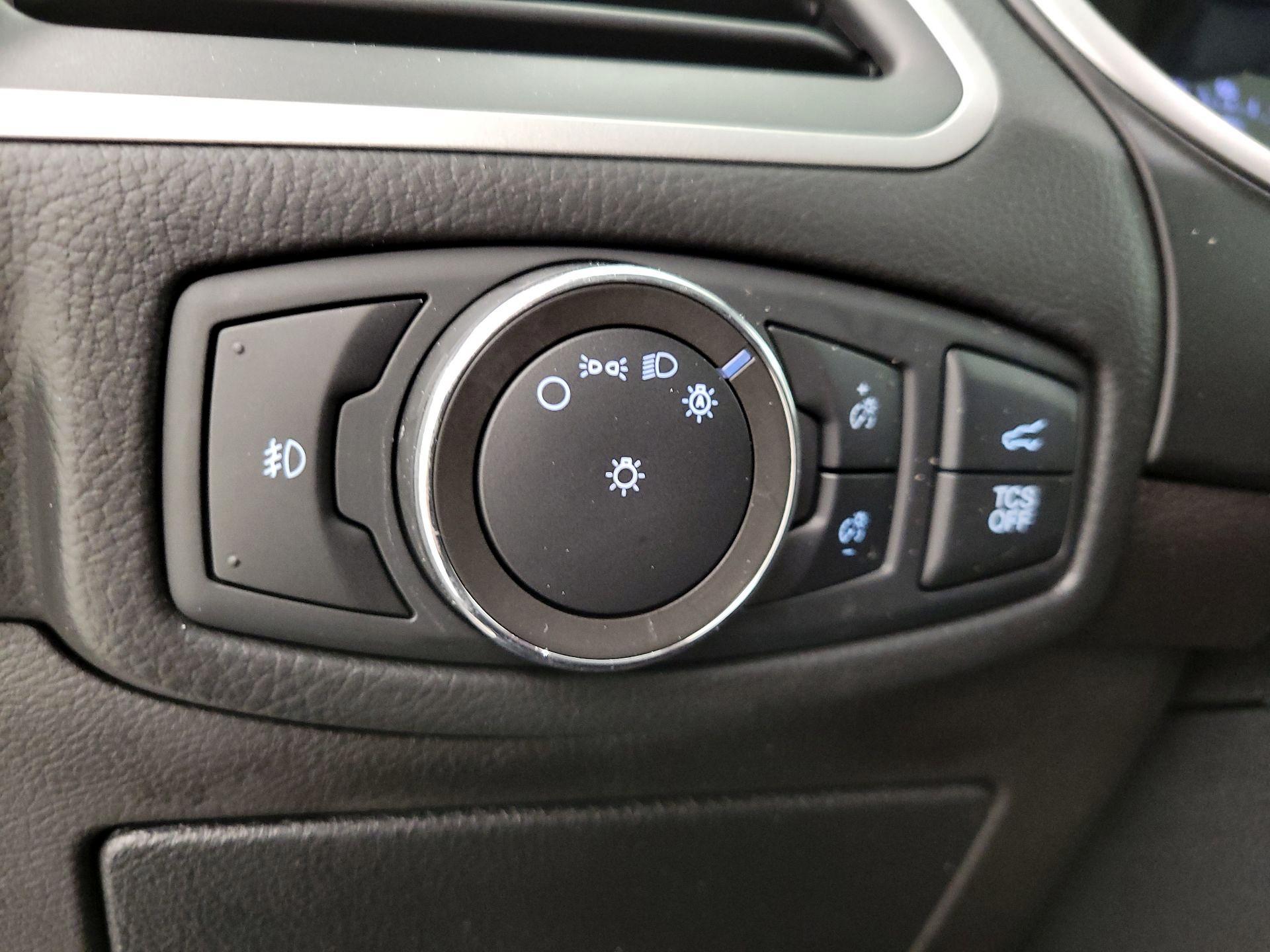 Thumbnail: 2019 Ford Edge - 13