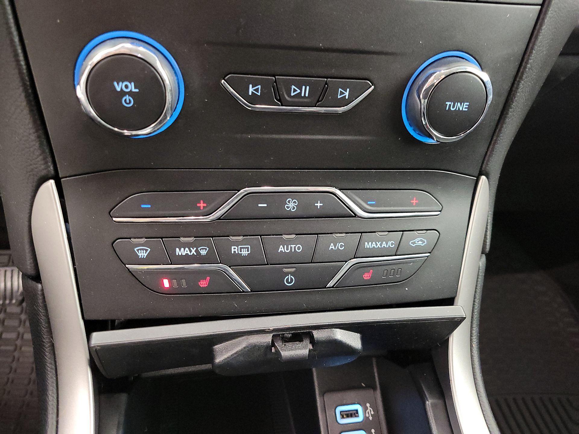 Thumbnail: 2019 Ford Edge - 17