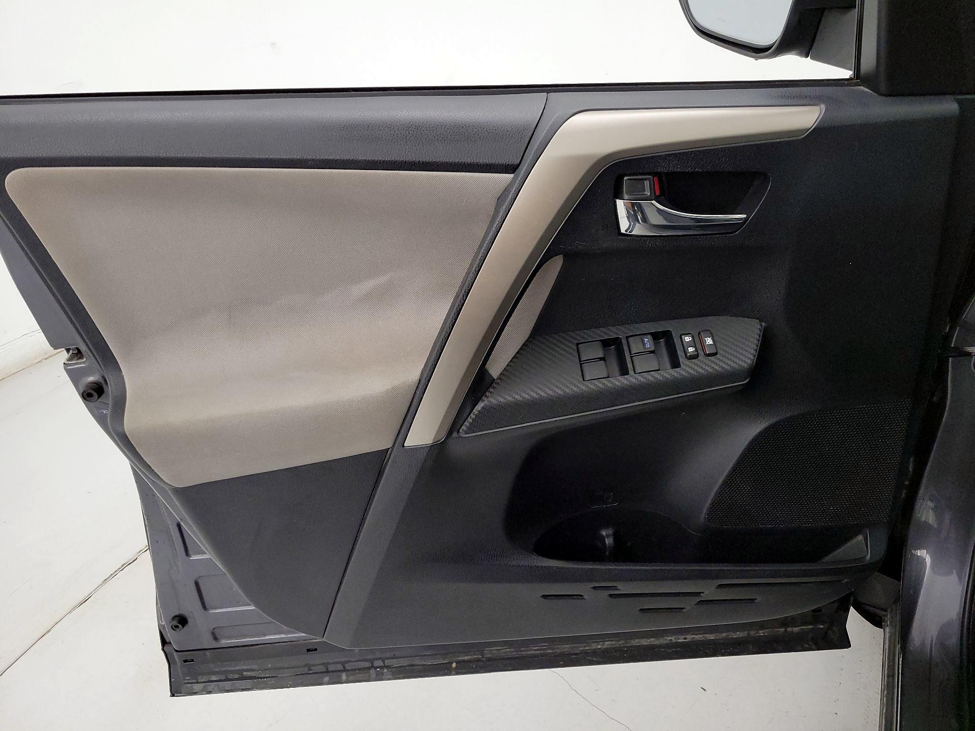 Thumbnail: 2014 Toyota RAV4 - 12