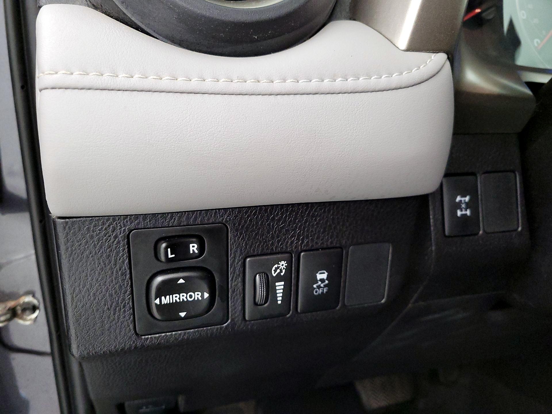 Thumbnail: 2014 Toyota RAV4 - 13