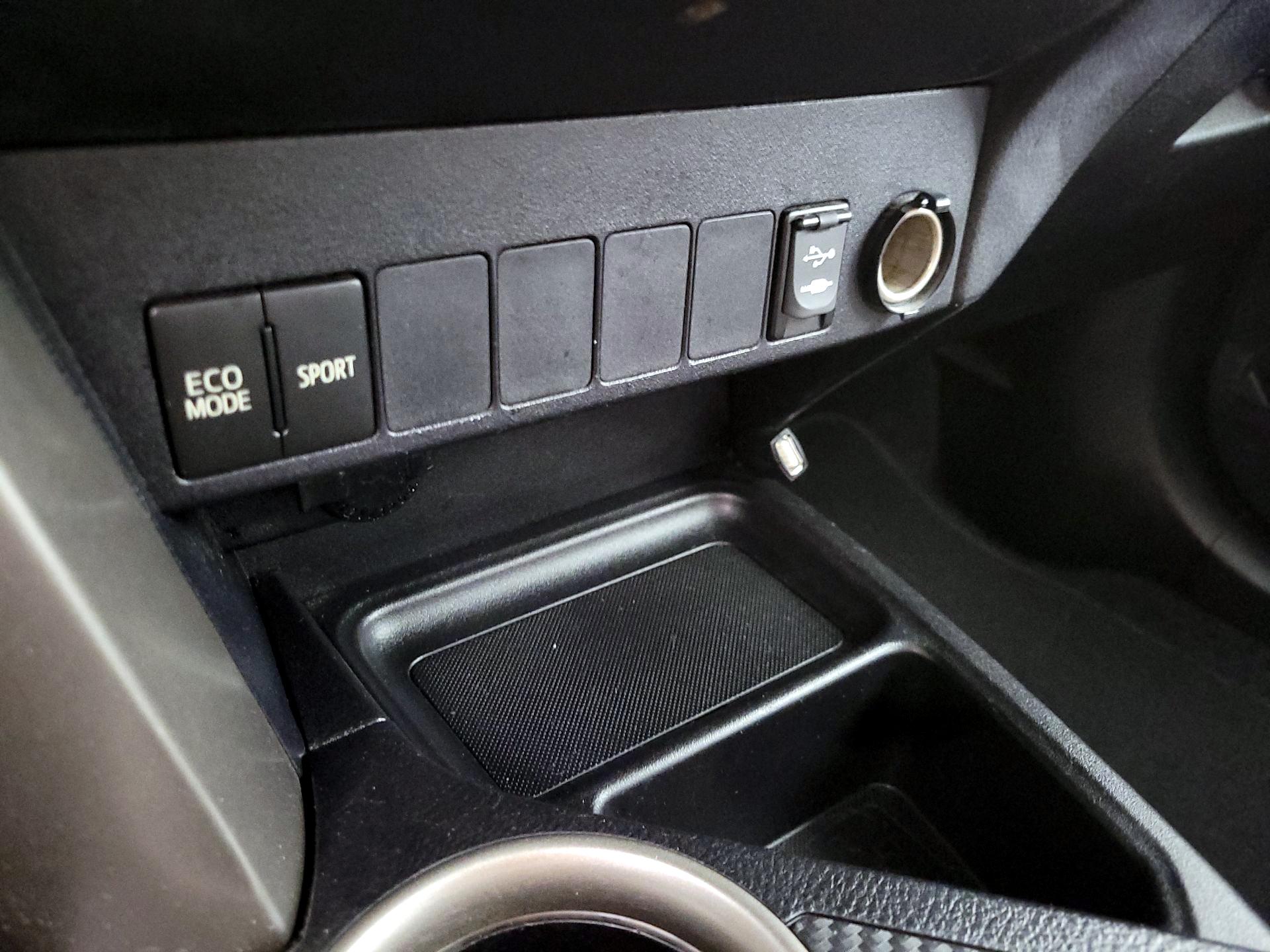 Thumbnail: 2014 Toyota RAV4 - 18