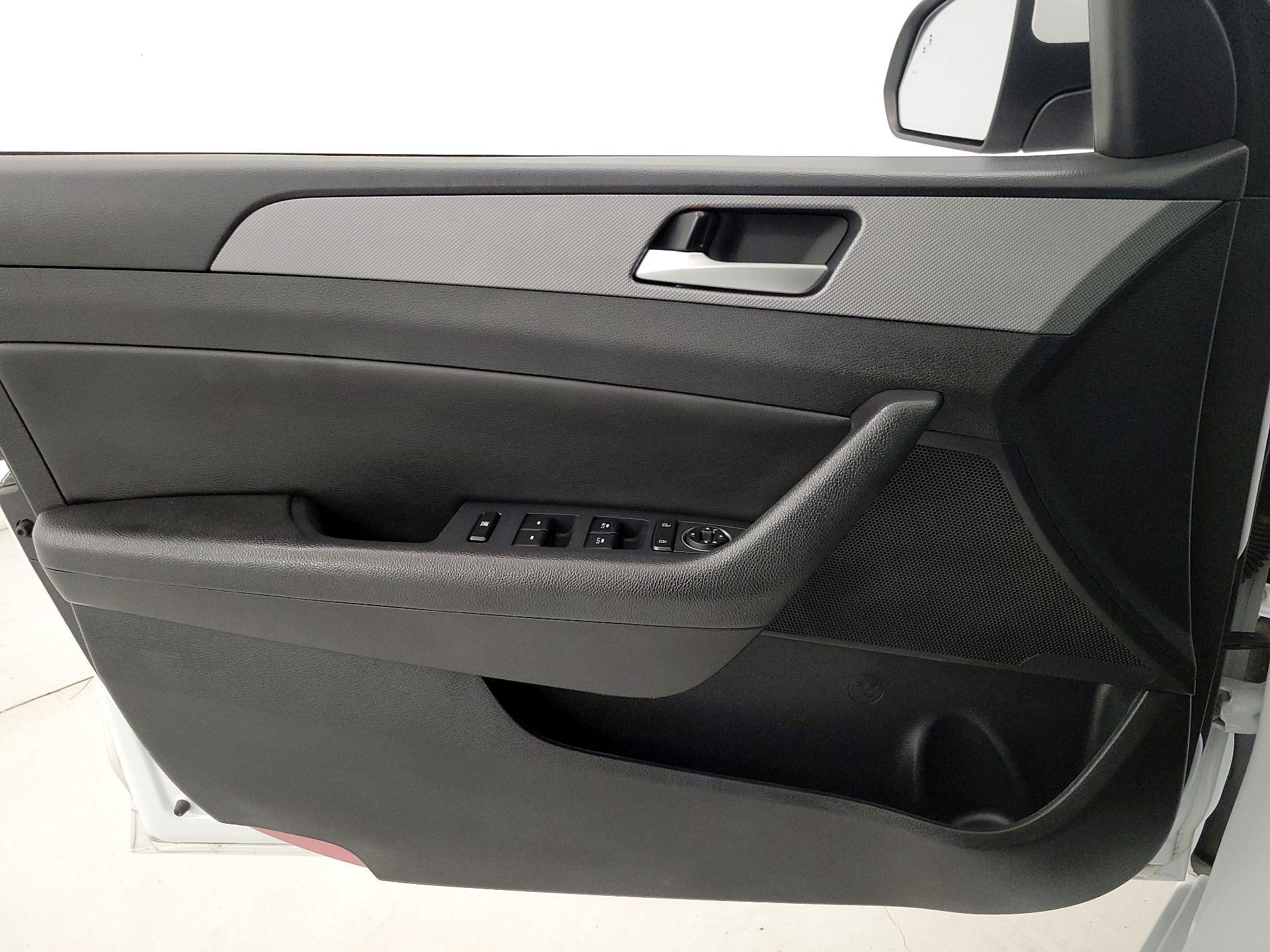 Thumbnail: 2019 Hyundai Sonata - 12