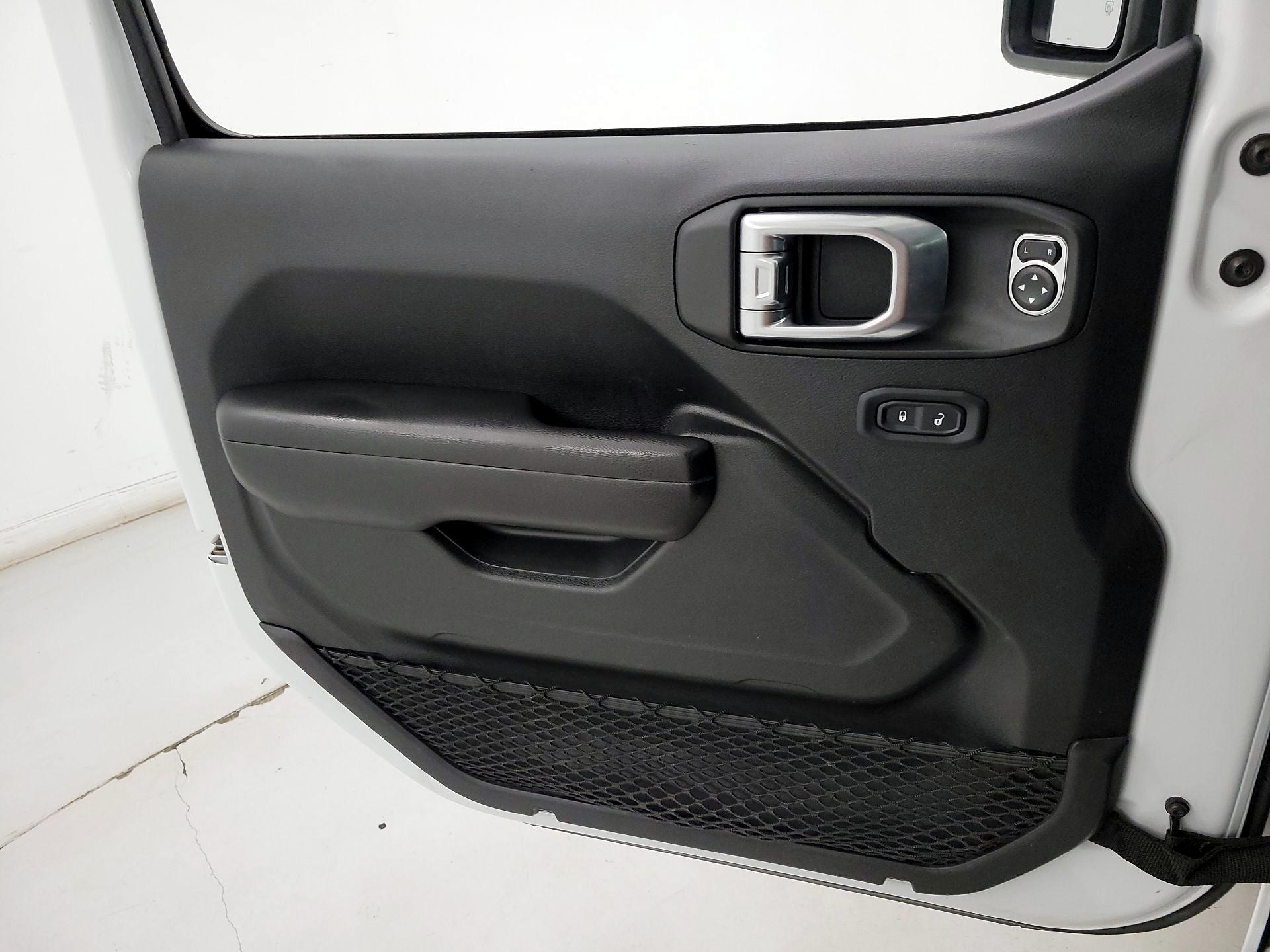 Thumbnail: 2018 Jeep Wrangler - 12