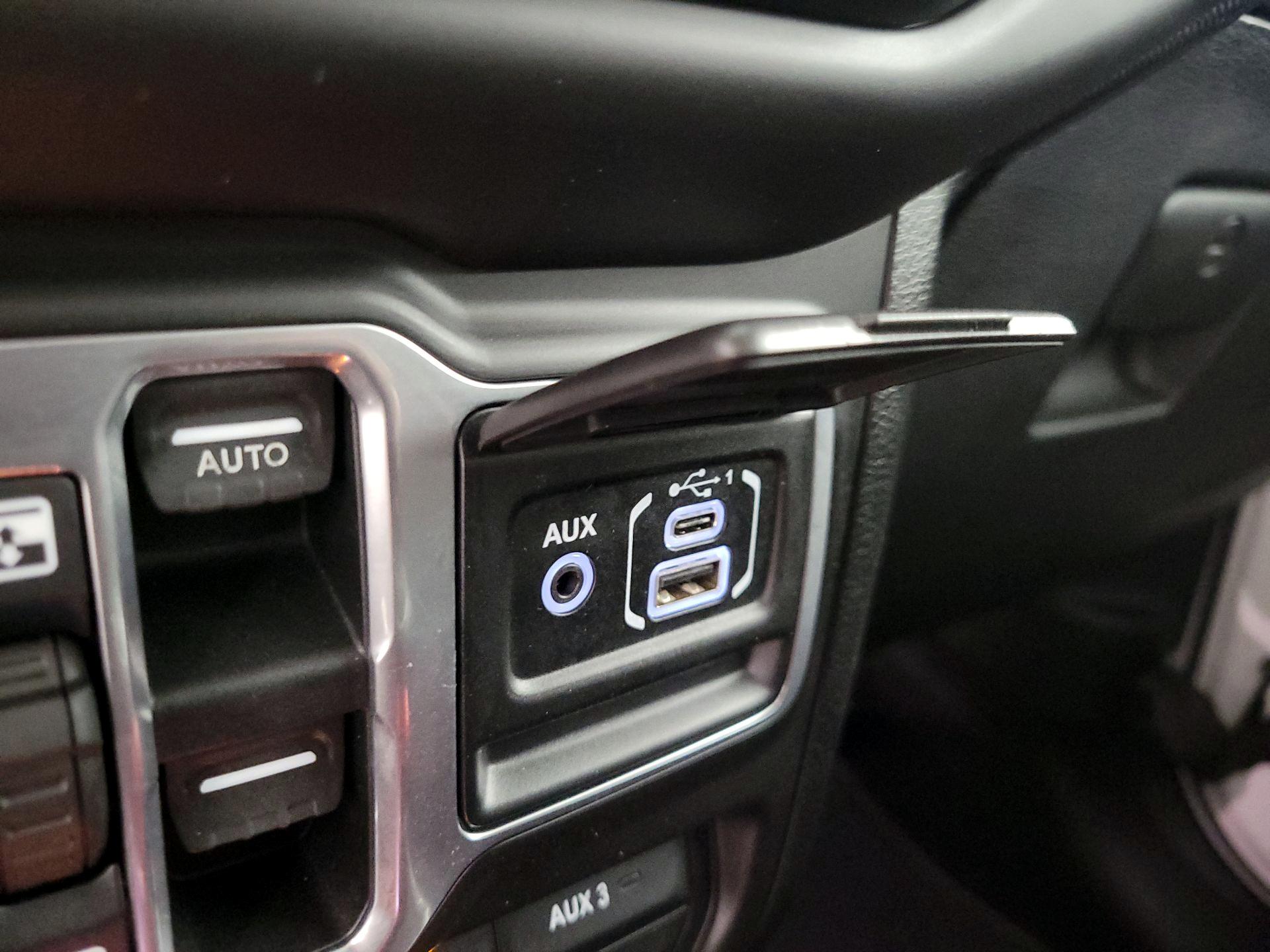 Thumbnail: 2018 Jeep Wrangler - 18