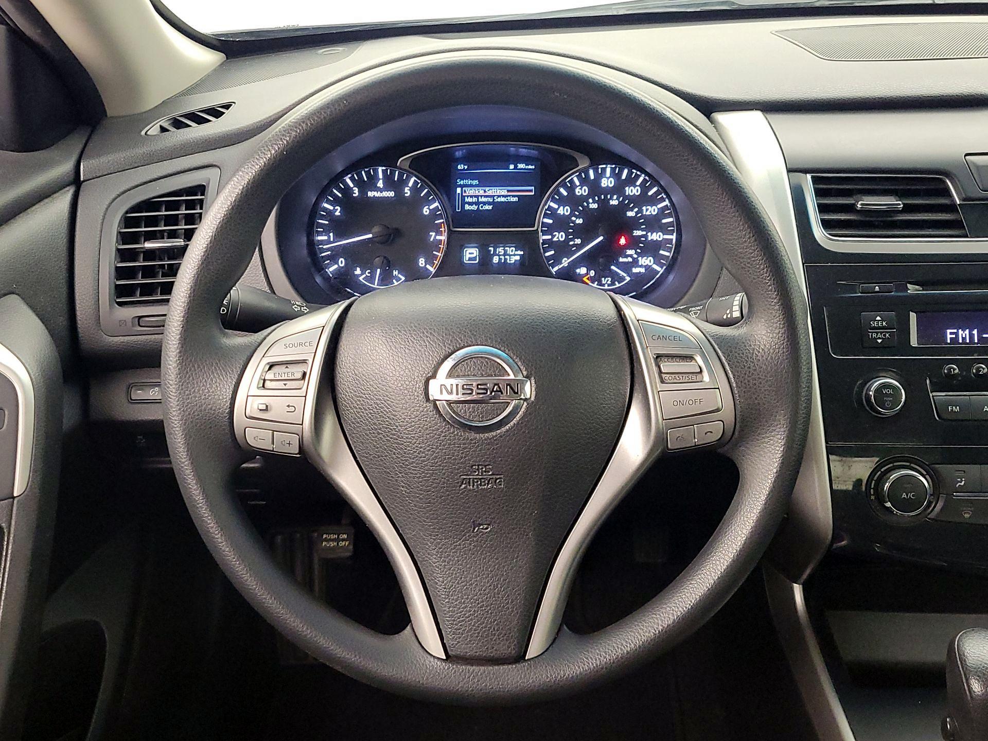 Thumbnail: 2015 Nissan Altima - 10