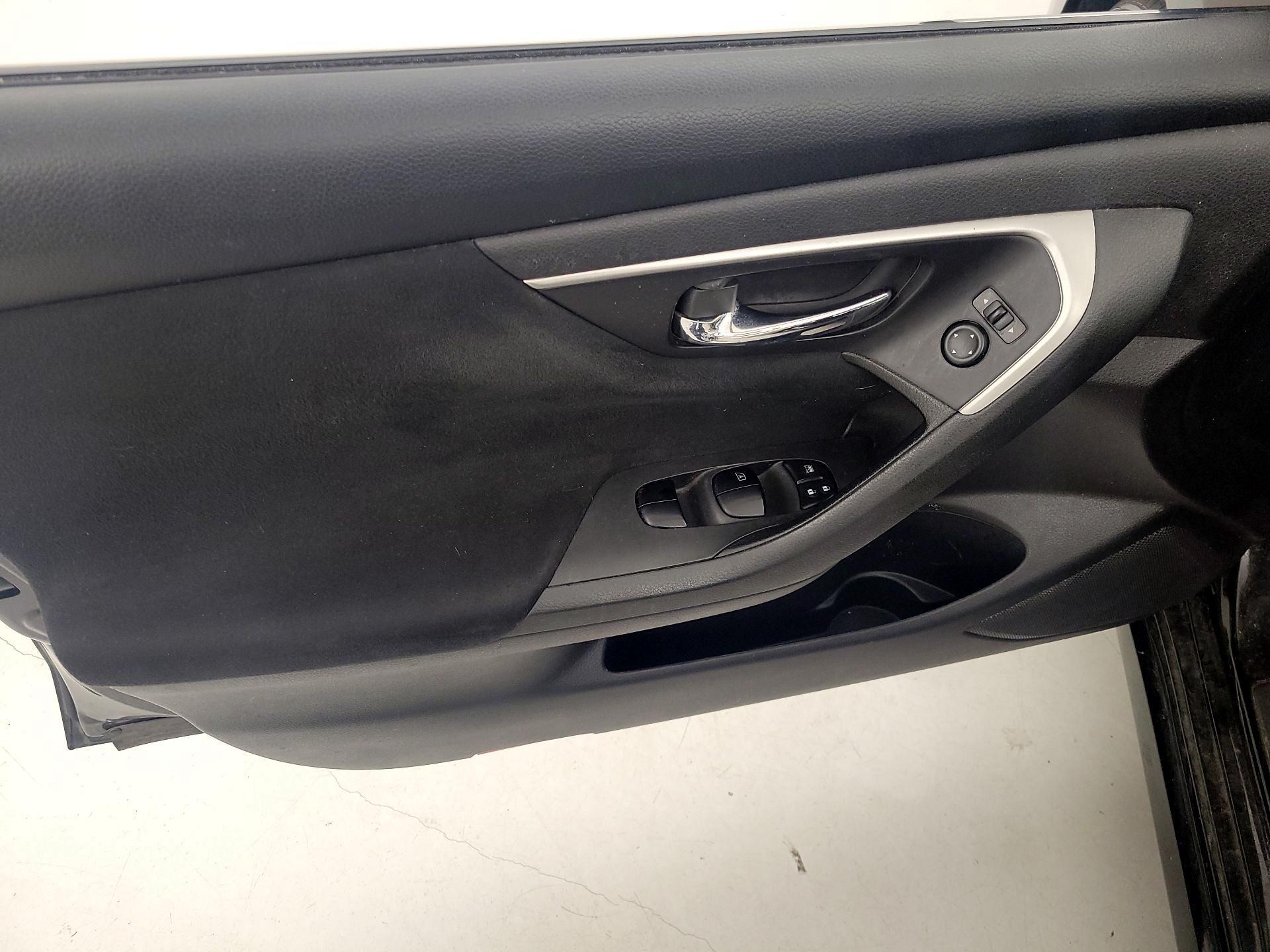 Thumbnail: 2015 Nissan Altima - 12