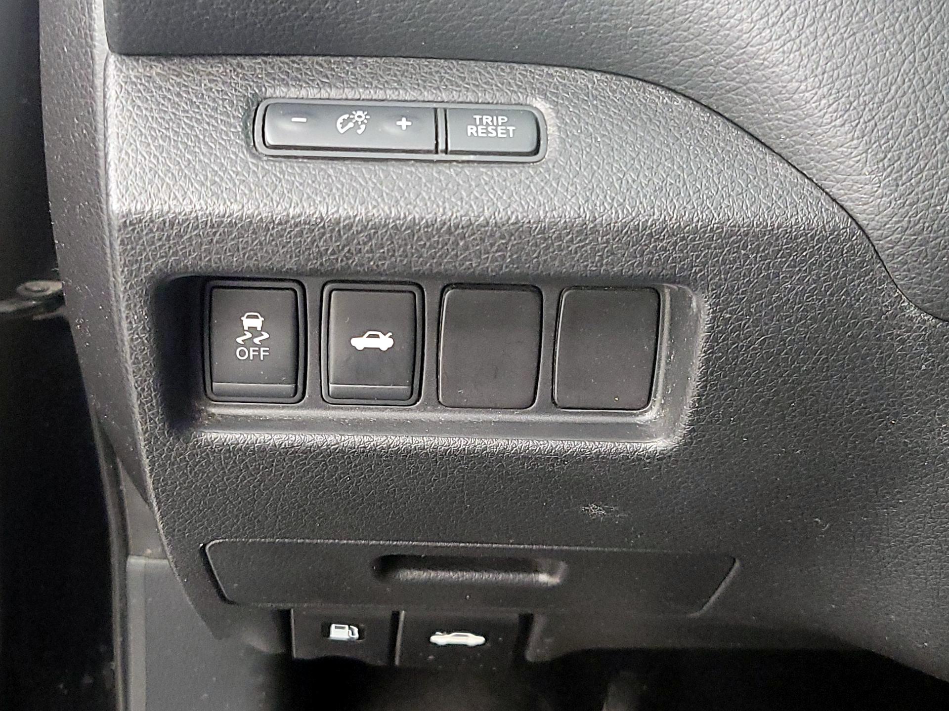 Thumbnail: 2015 Nissan Altima - 13