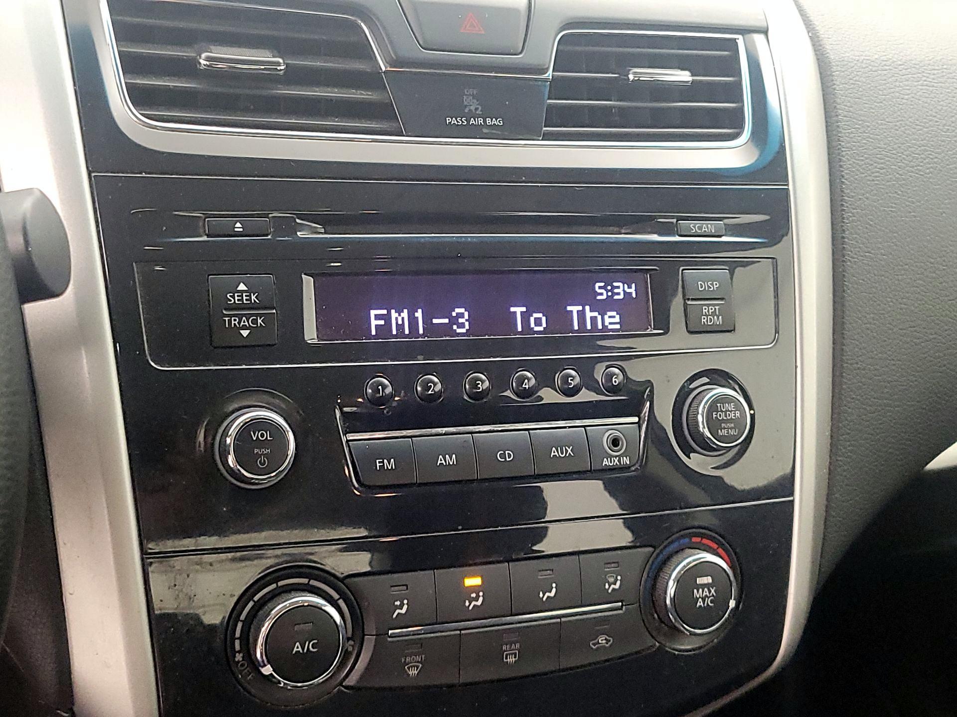 Thumbnail: 2015 Nissan Altima - 14