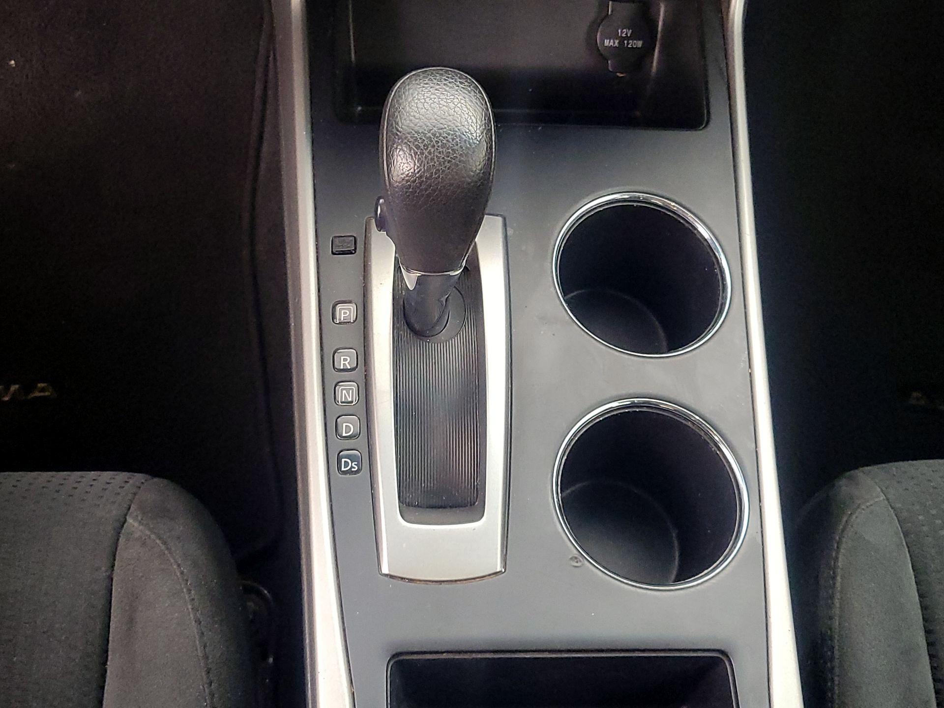 Thumbnail: 2015 Nissan Altima - 16