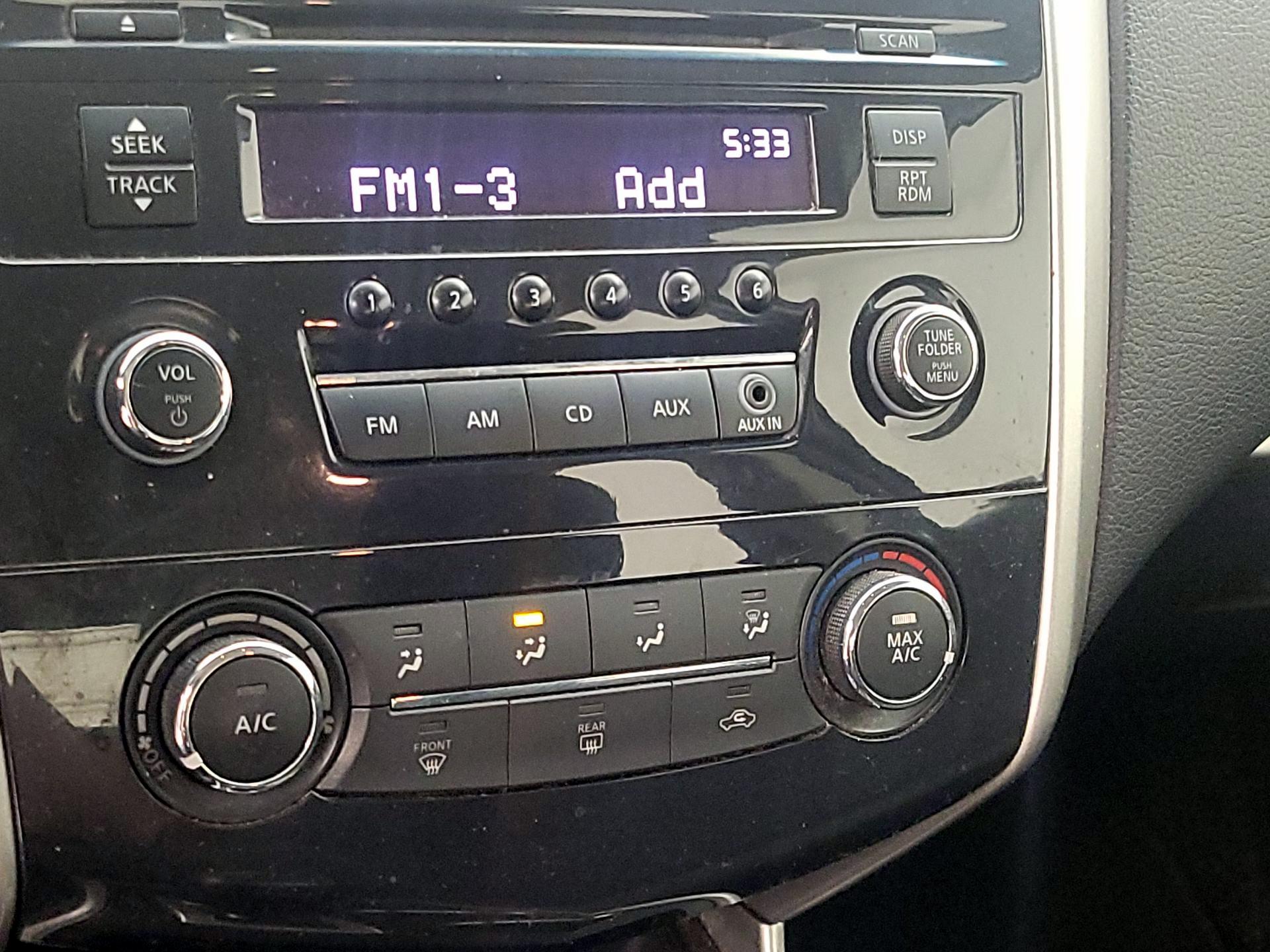 Thumbnail: 2015 Nissan Altima - 17