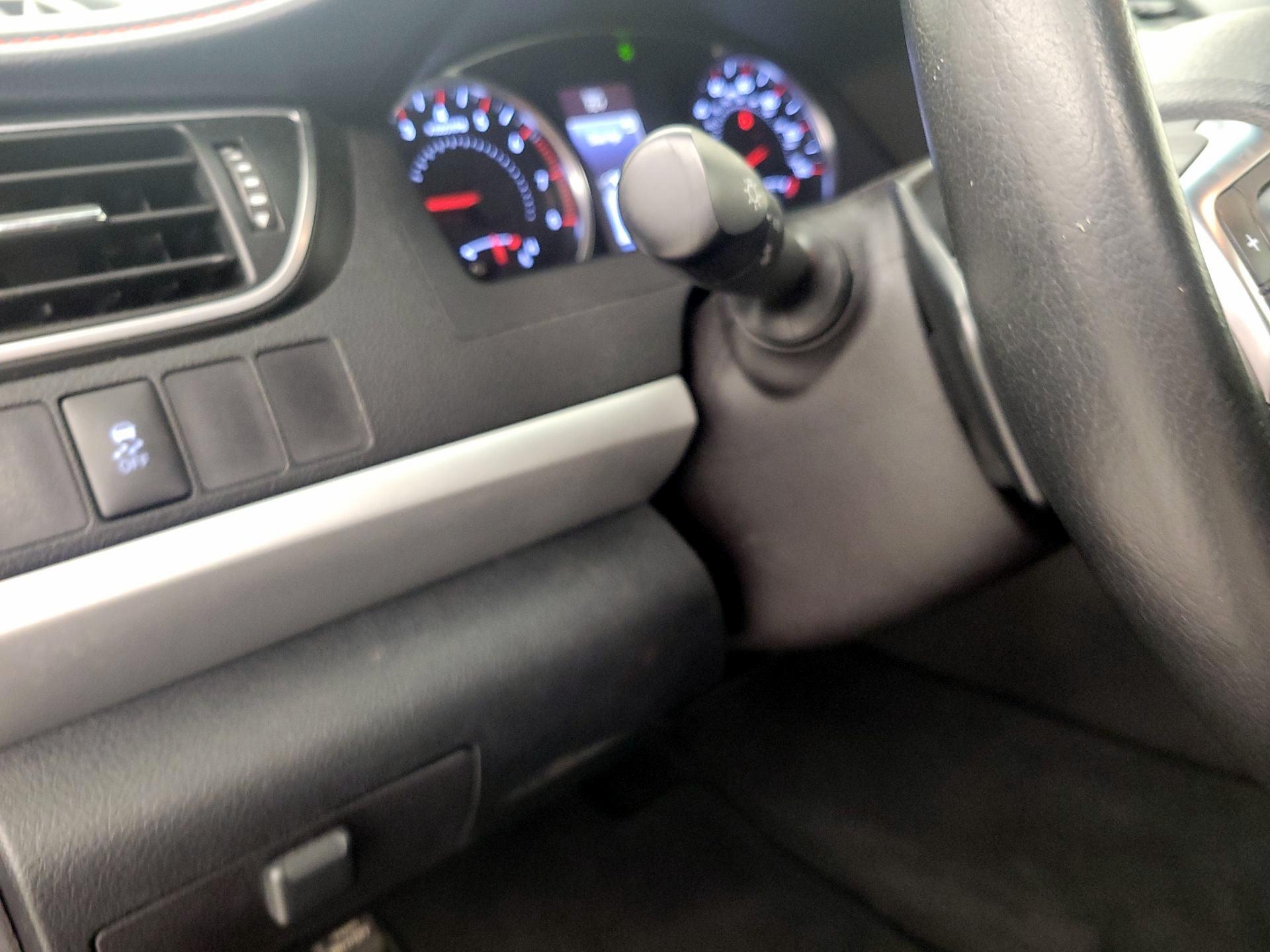 Thumbnail: 2015 Toyota Camry - 13