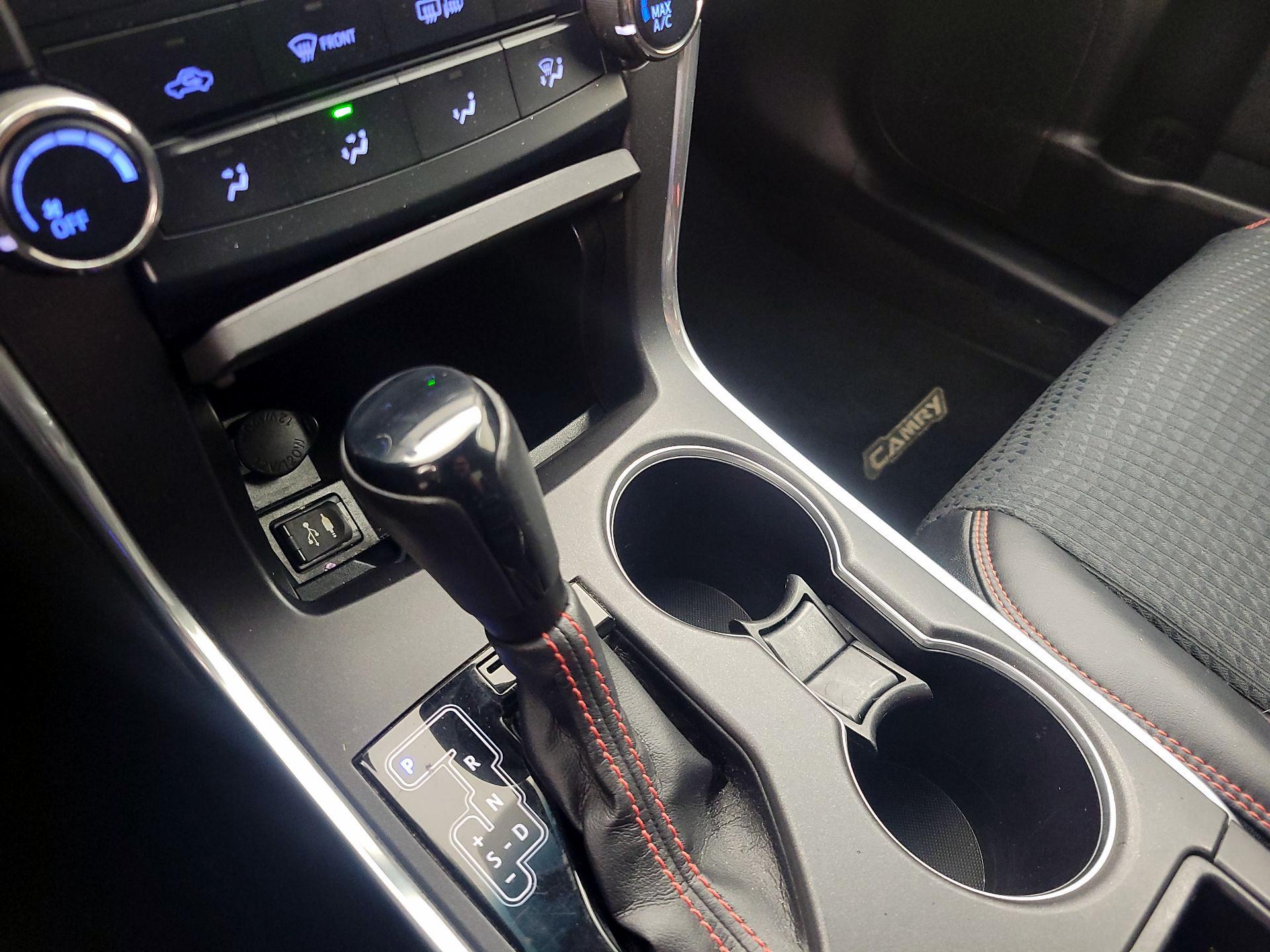 Thumbnail: 2015 Toyota Camry - 18