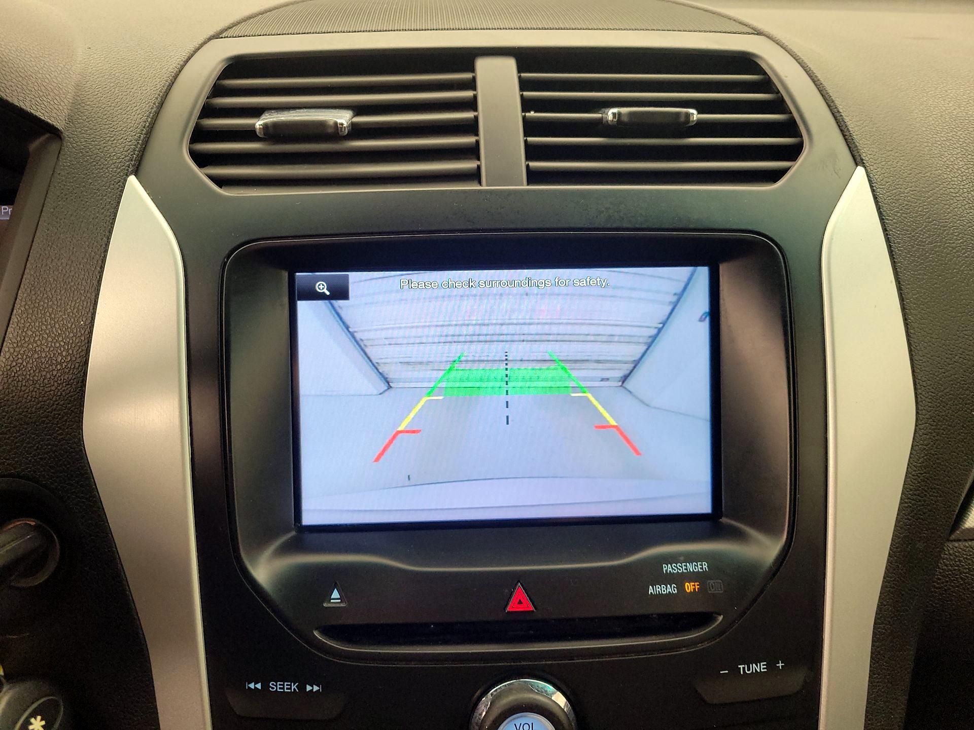 Thumbnail: 2015 Ford Explorer - 15