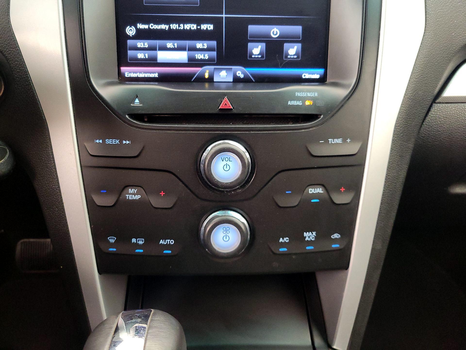 Thumbnail: 2015 Ford Explorer - 17