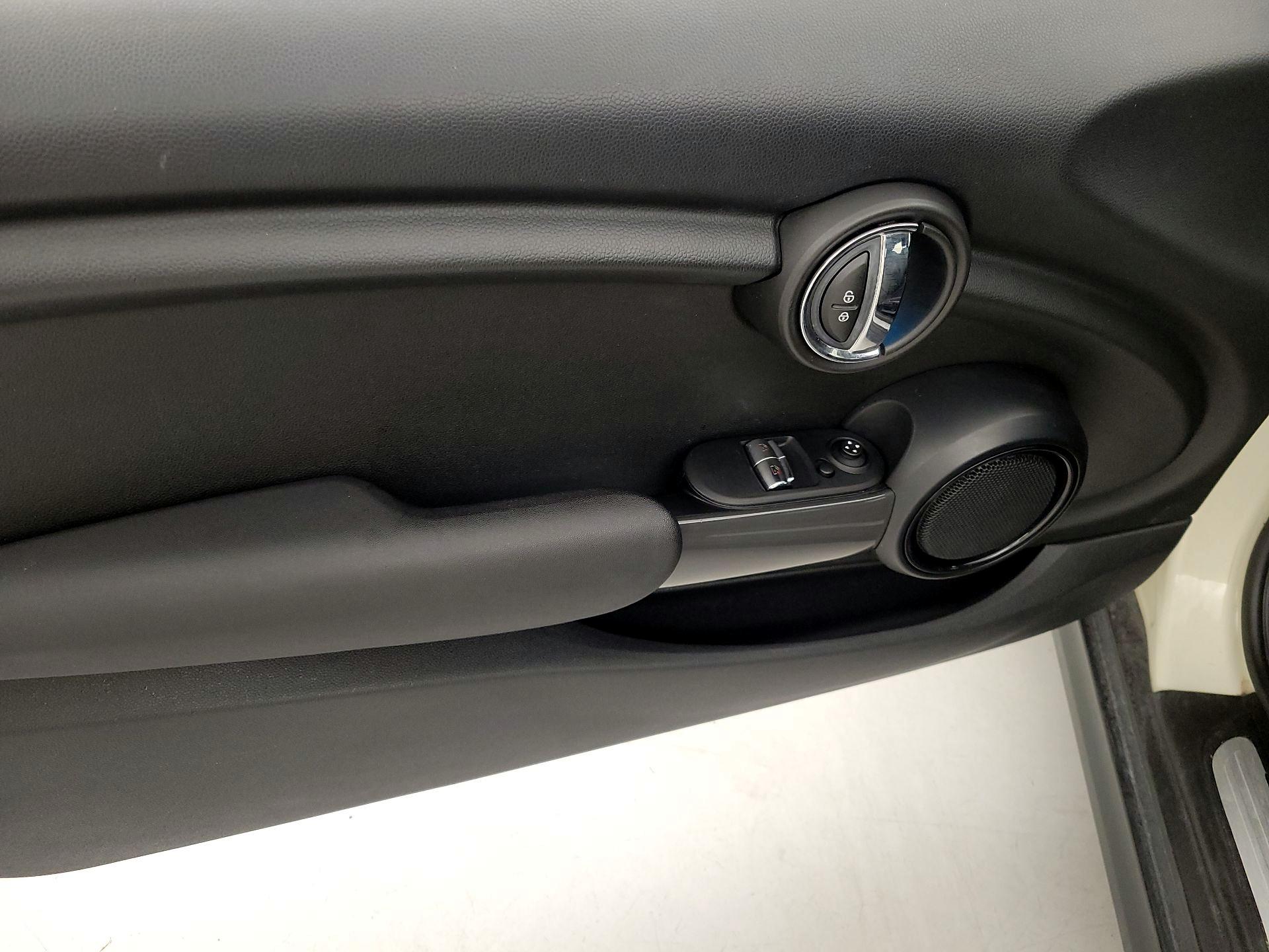 Thumbnail: 2016 MINI Cooper Hardtop - 12