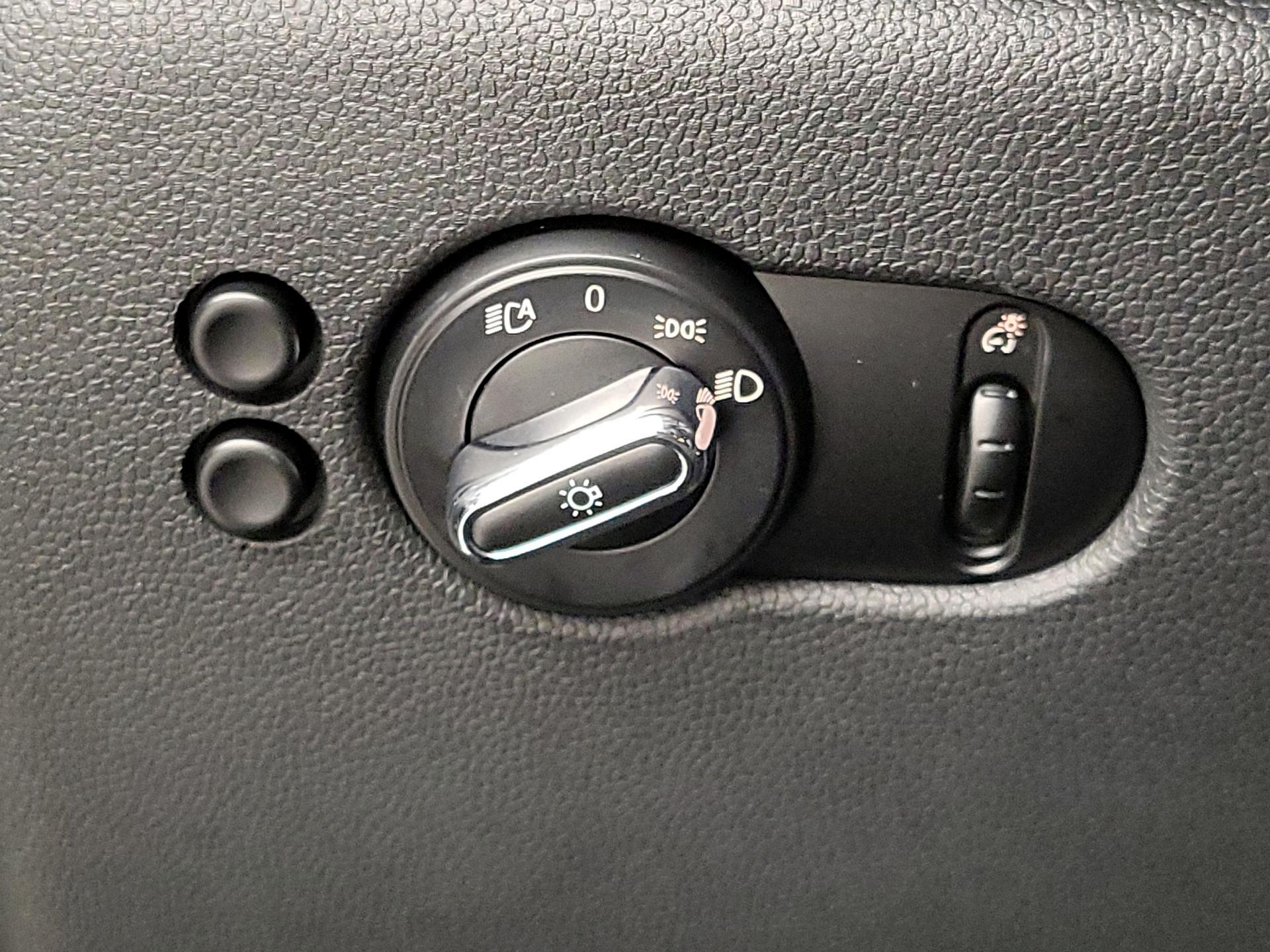 Thumbnail: 2016 MINI Cooper Hardtop - 13