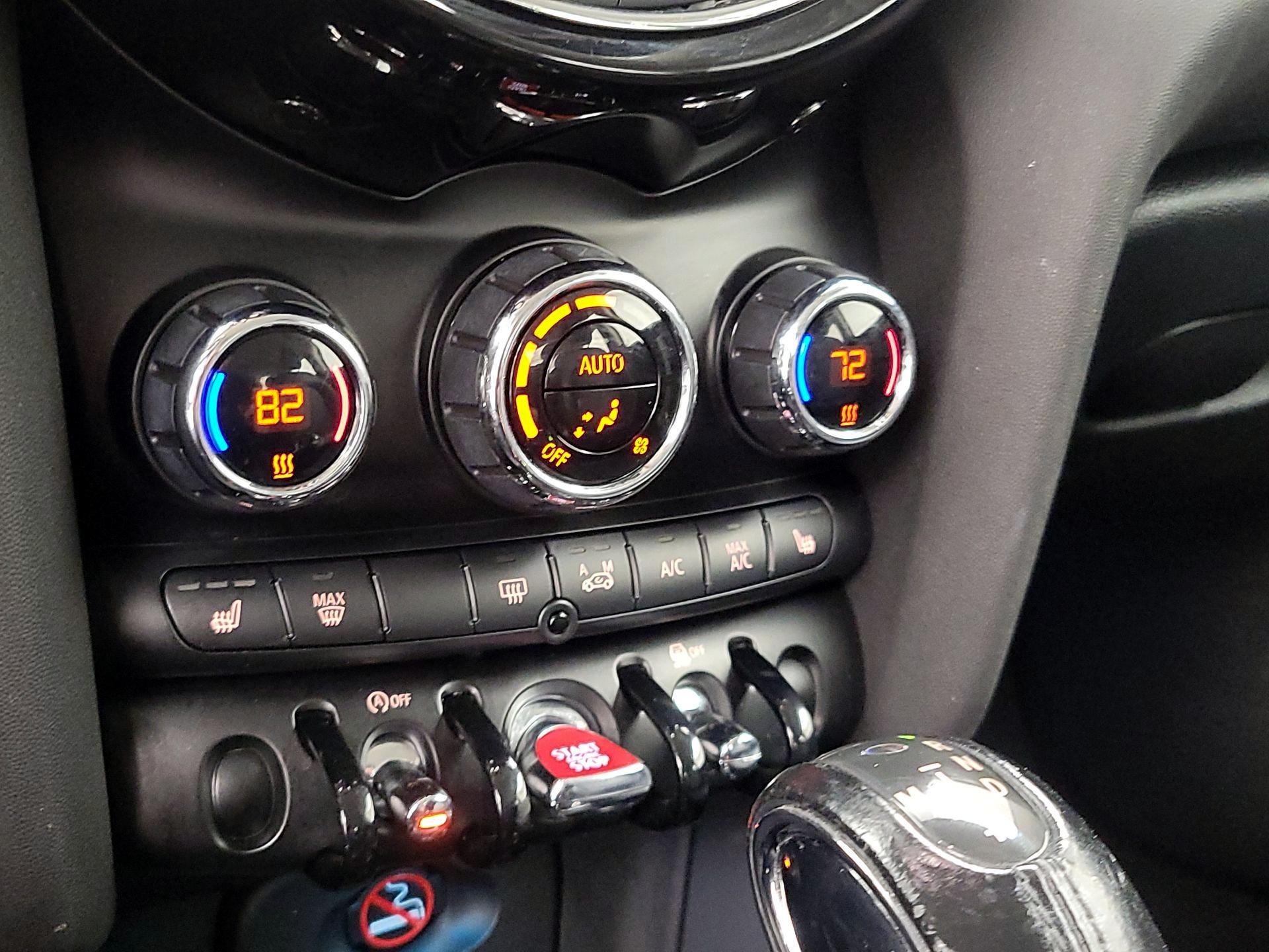 Thumbnail: 2016 MINI Cooper Hardtop - 15