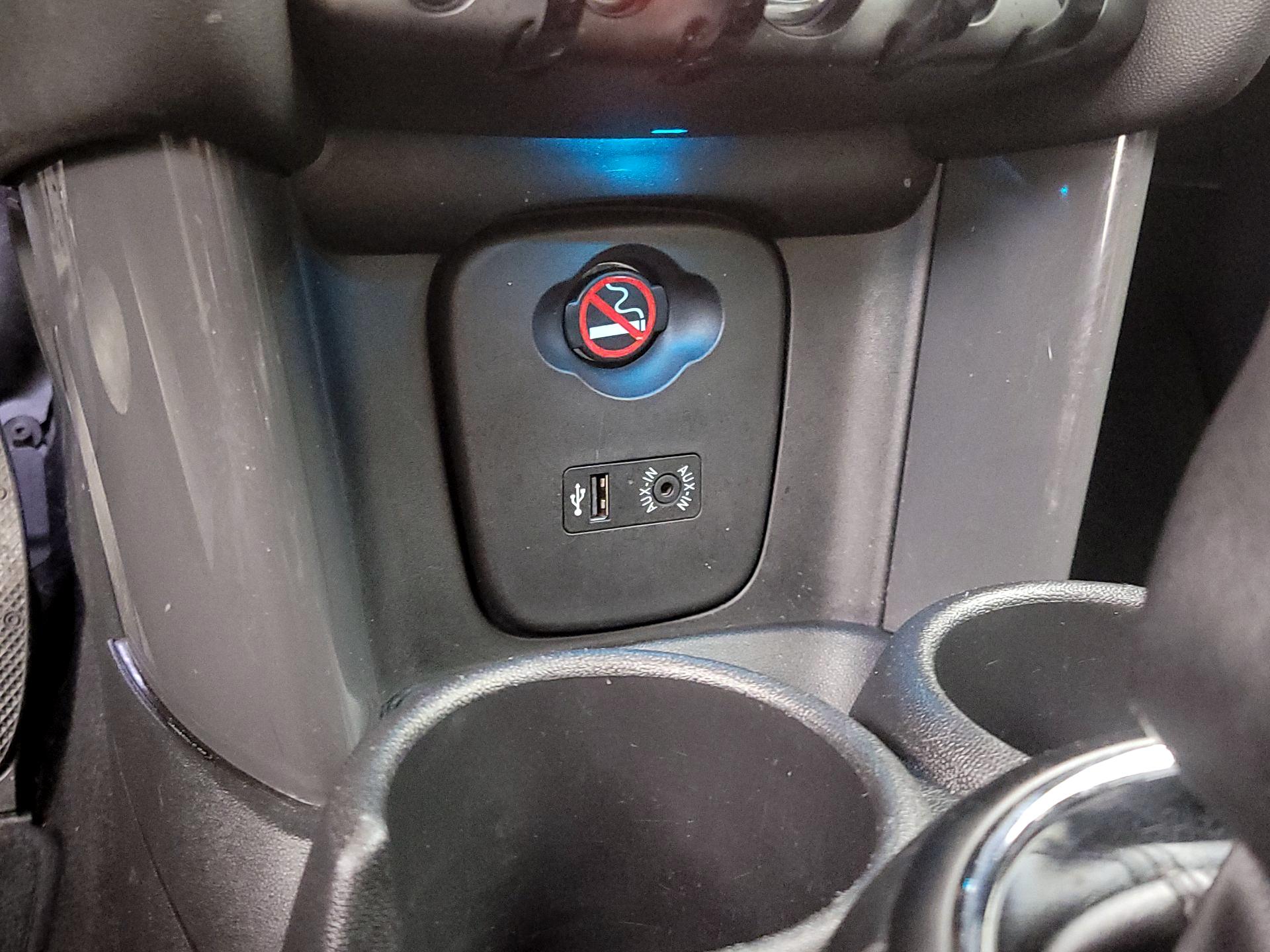 Thumbnail: 2016 MINI Cooper Hardtop - 17