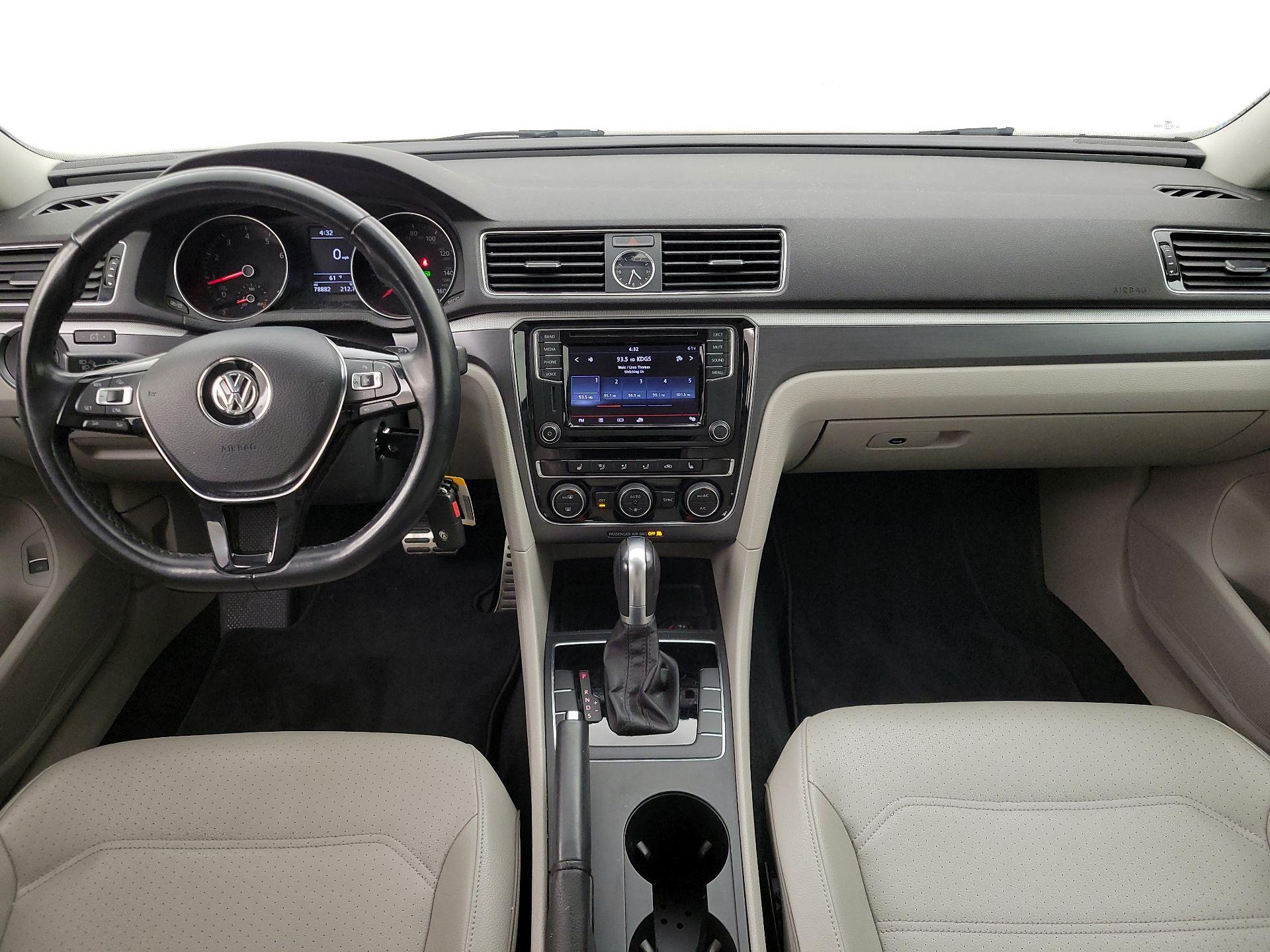 Thumbnail: 2017 Volkswagen Passat - 9