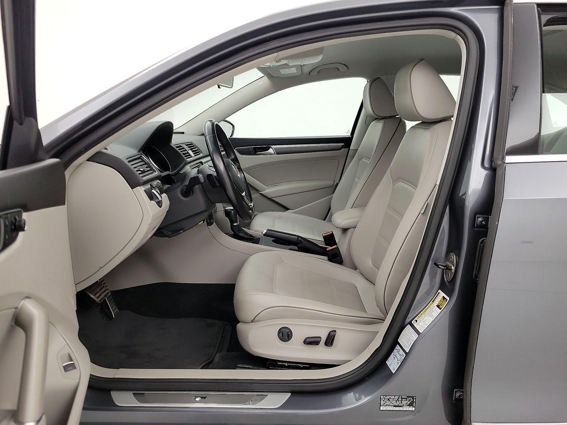 Thumbnail: 2017 Volkswagen Passat - 11