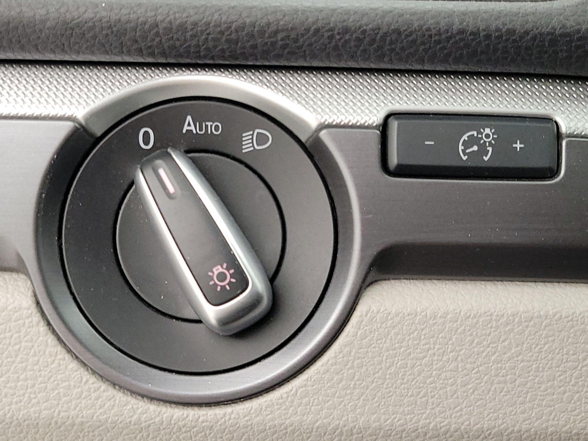 Thumbnail: 2017 Volkswagen Passat - 13