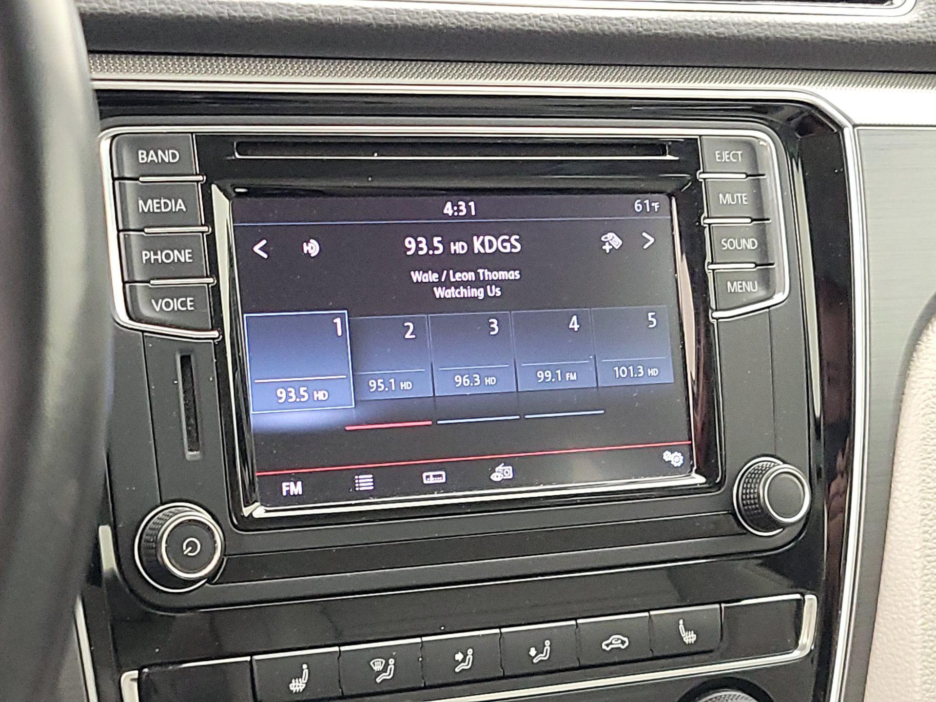 Thumbnail: 2017 Volkswagen Passat - 15