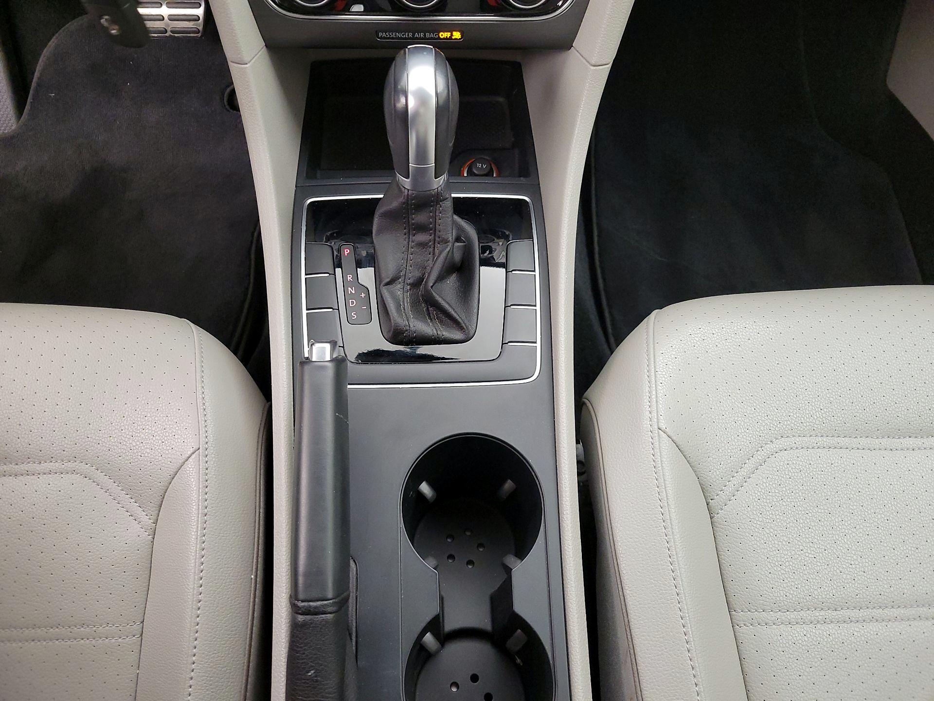 Thumbnail: 2017 Volkswagen Passat - 17