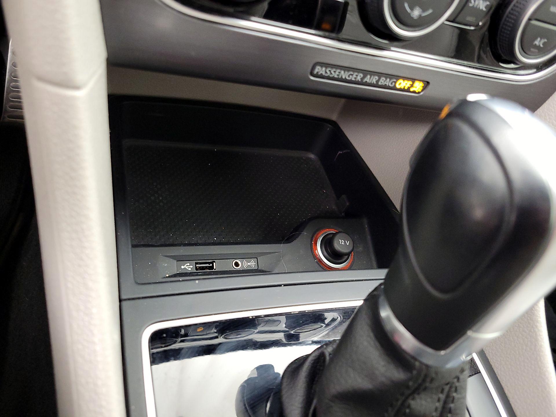 Thumbnail: 2017 Volkswagen Passat - 18