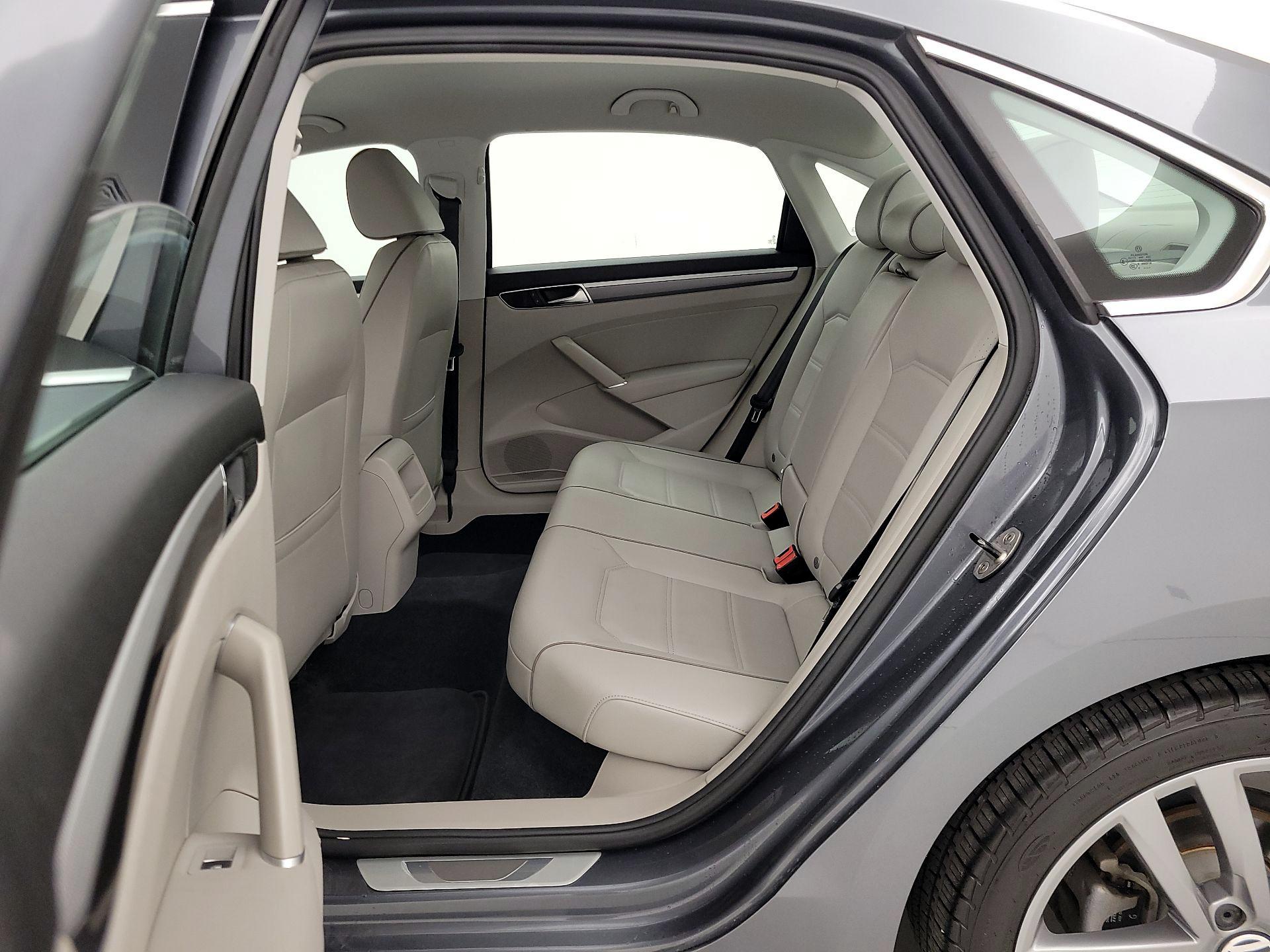 Thumbnail: 2017 Volkswagen Passat - 19