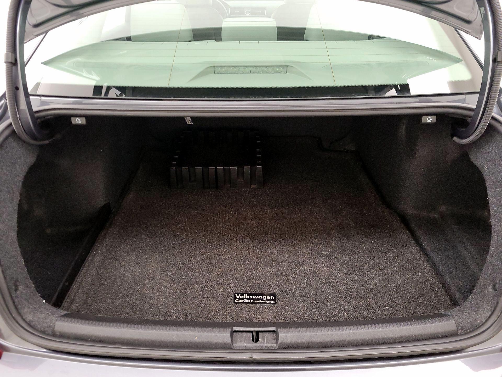 Thumbnail: 2017 Volkswagen Passat - 20