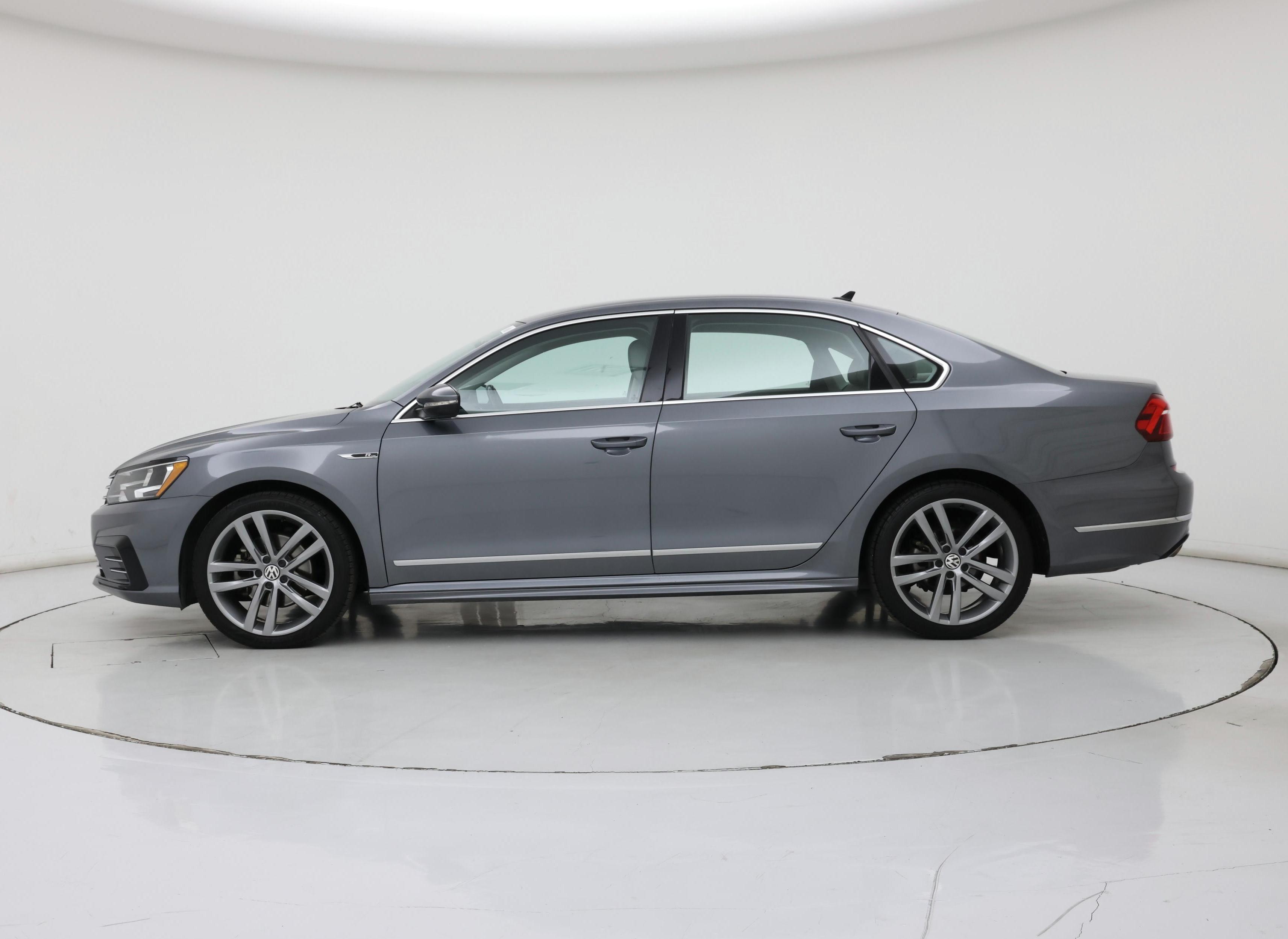 Thumbnail: 2017 Volkswagen Passat - 3