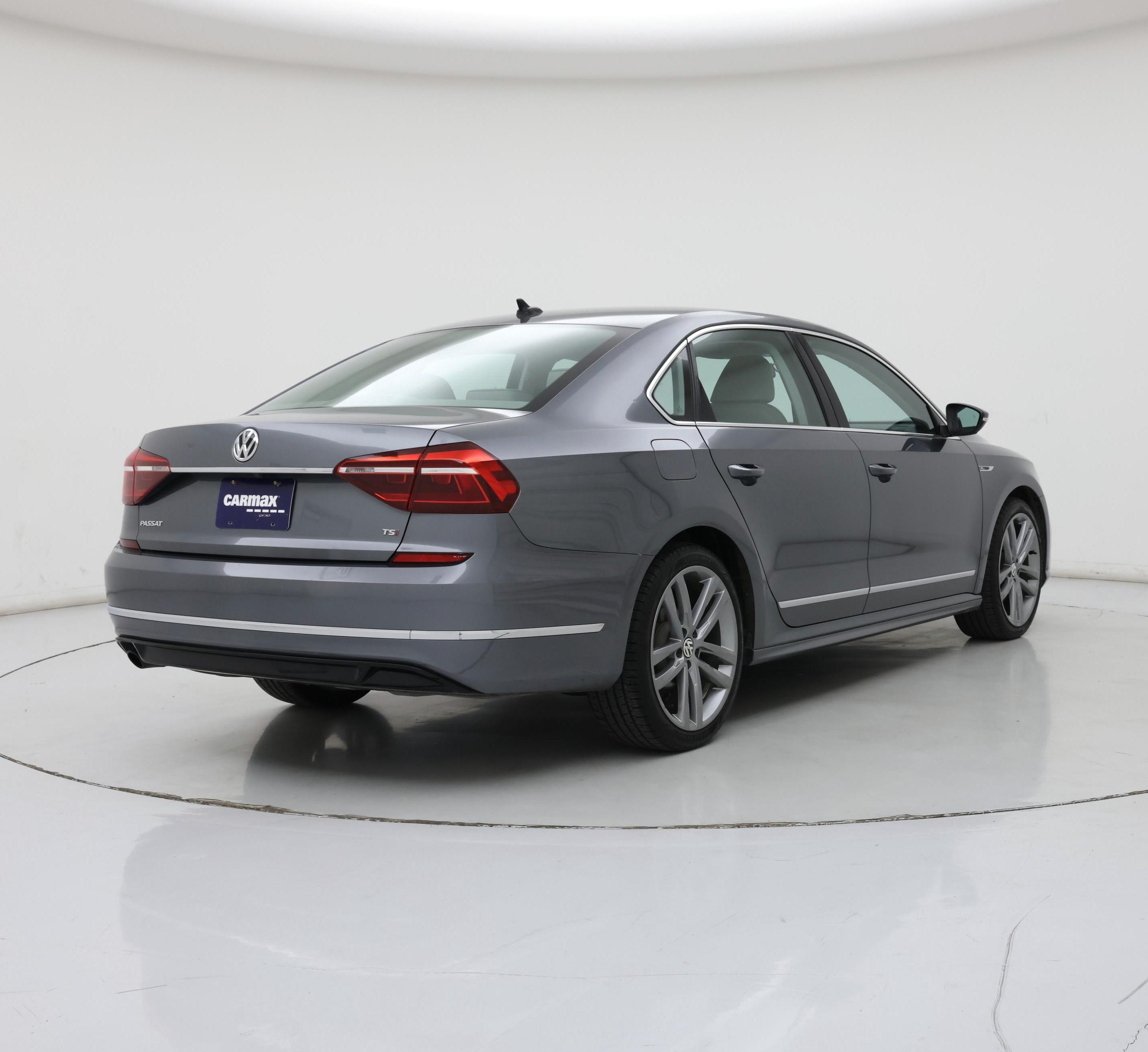 Thumbnail: 2017 Volkswagen Passat - 8