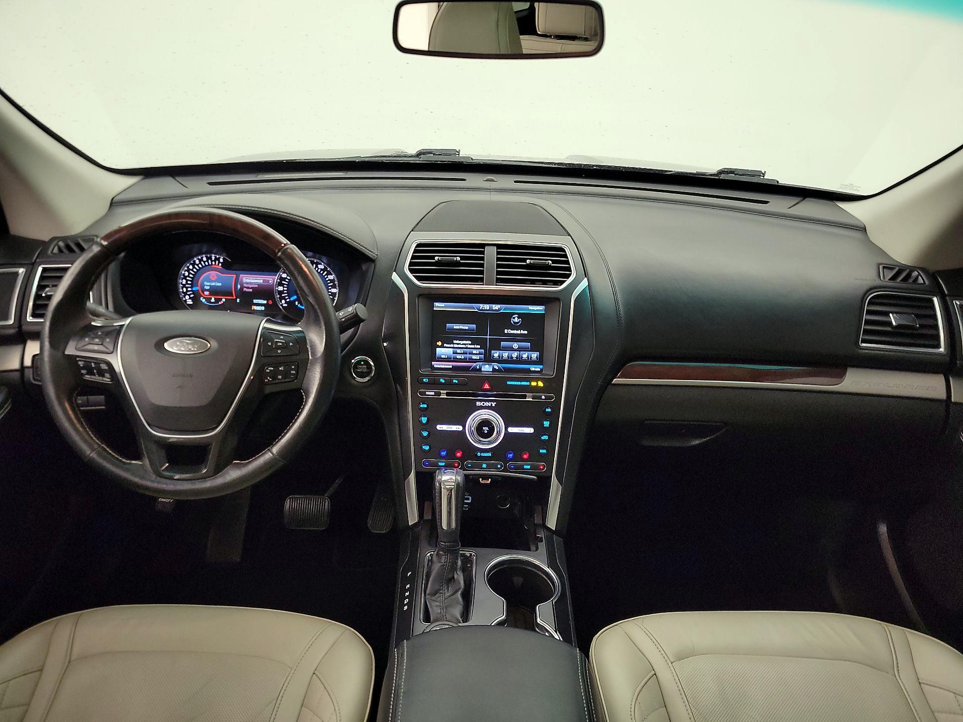 Thumbnail: 2016 Ford Explorer - 9