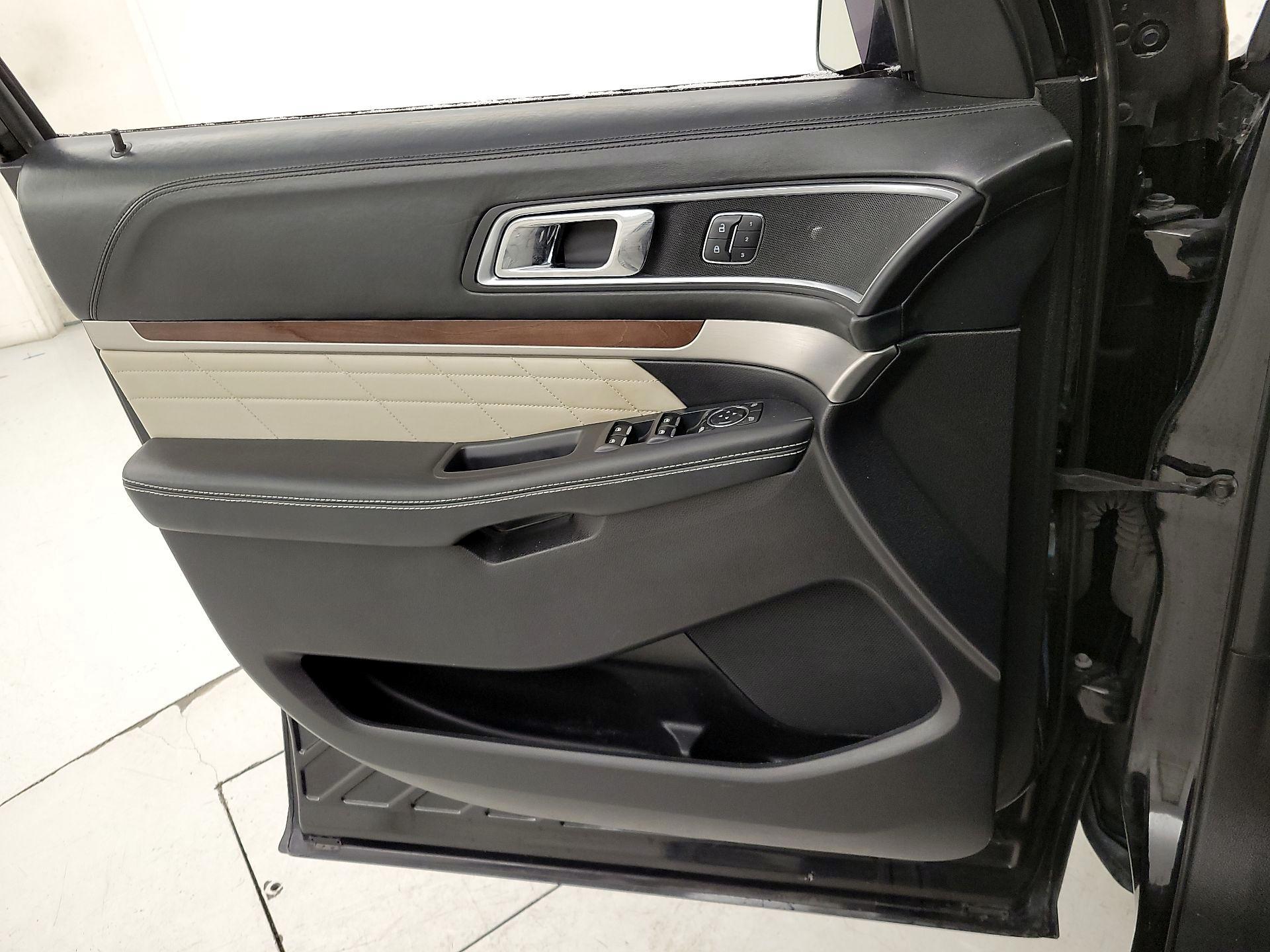 Thumbnail: 2016 Ford Explorer - 12